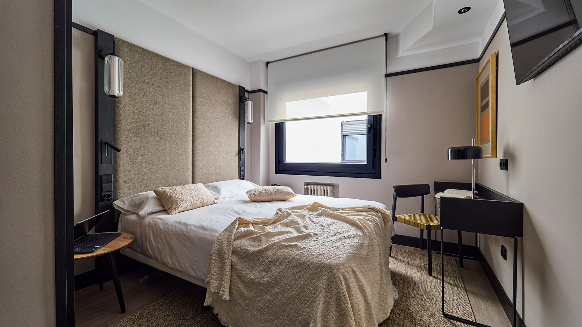 Small Double room at Oviedo Ópera