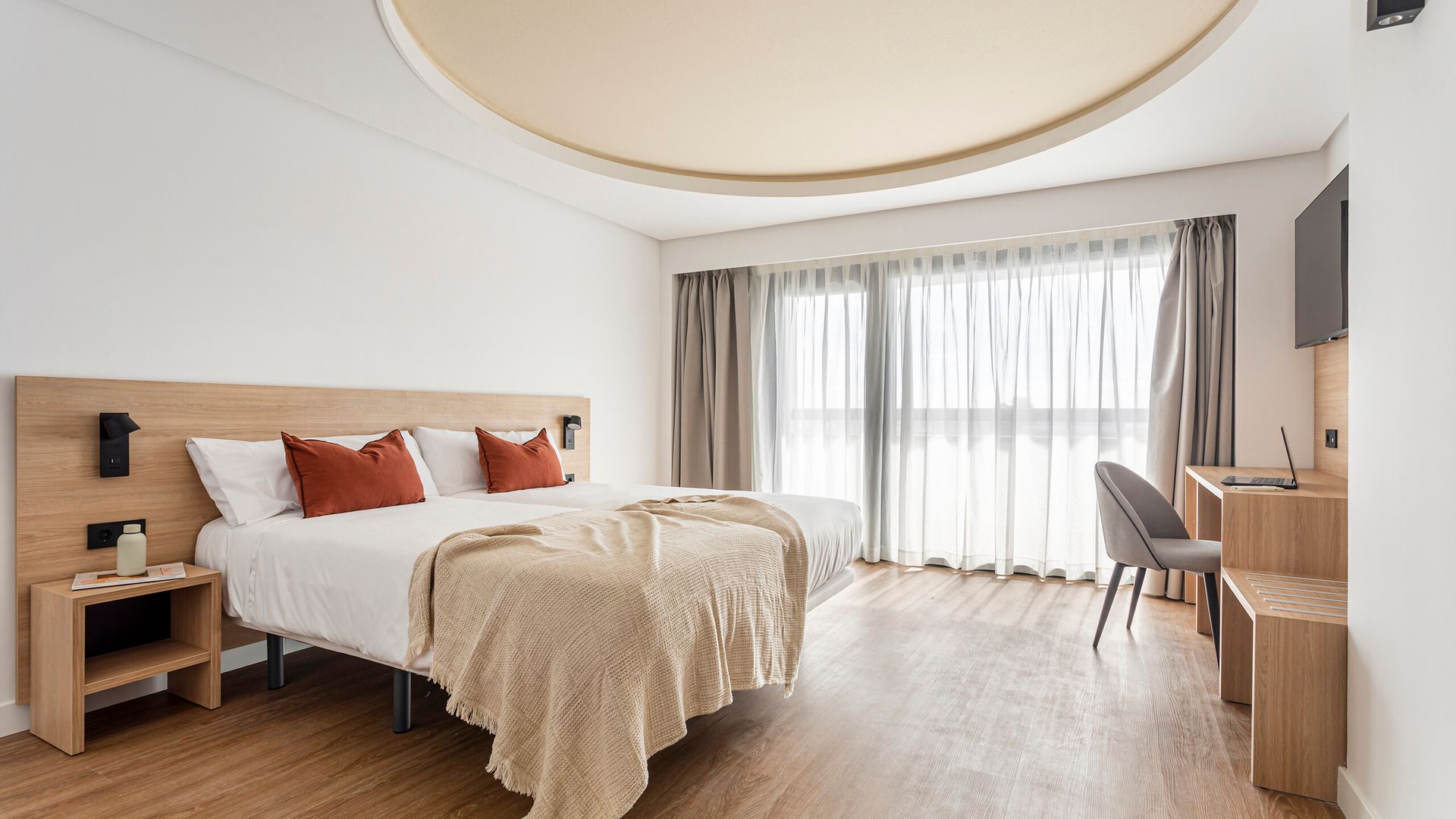 Superior Double Room in Valencia Feria