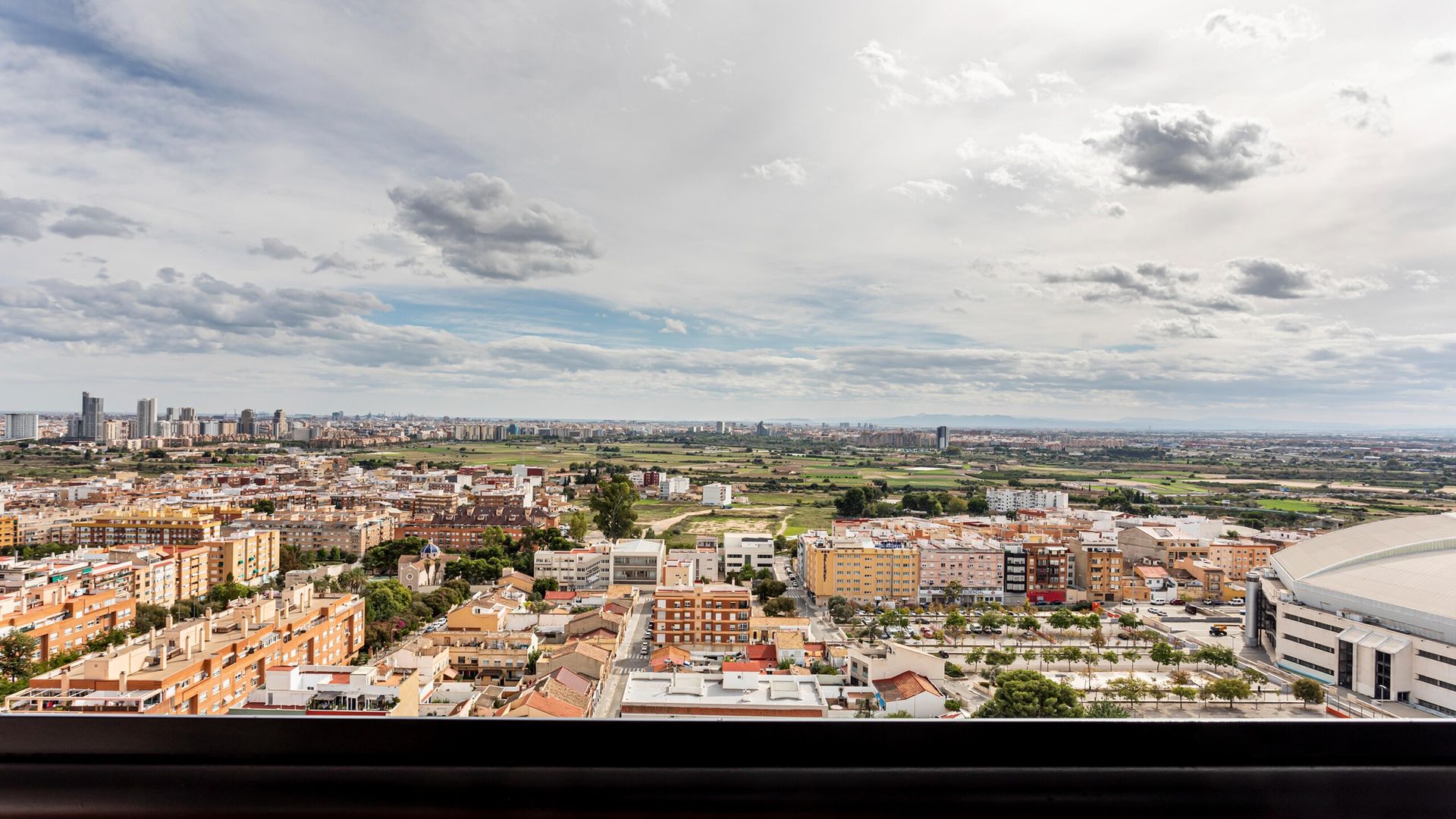 2-Bedroom Apartment in Valencia Feria