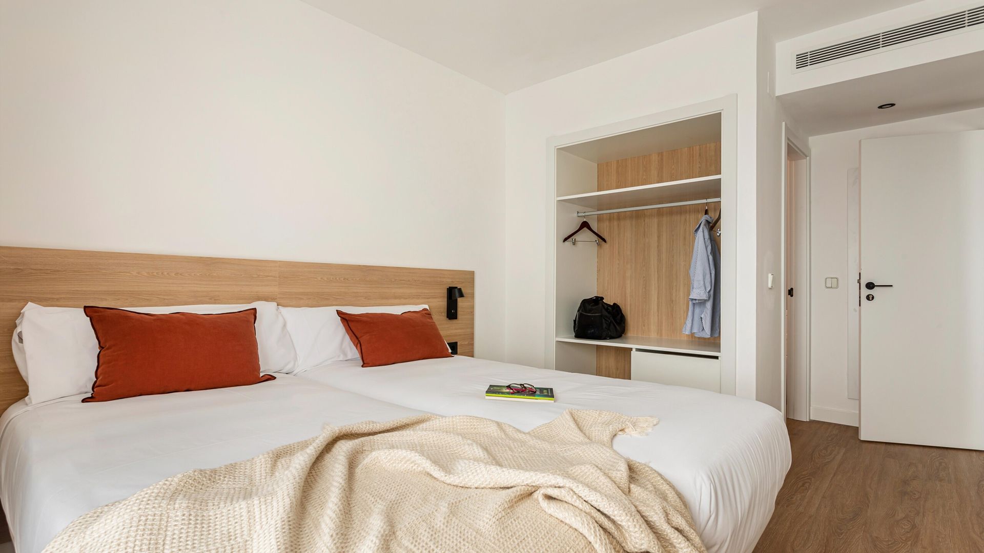 2-Bedroom Apartment in Valencia Feria