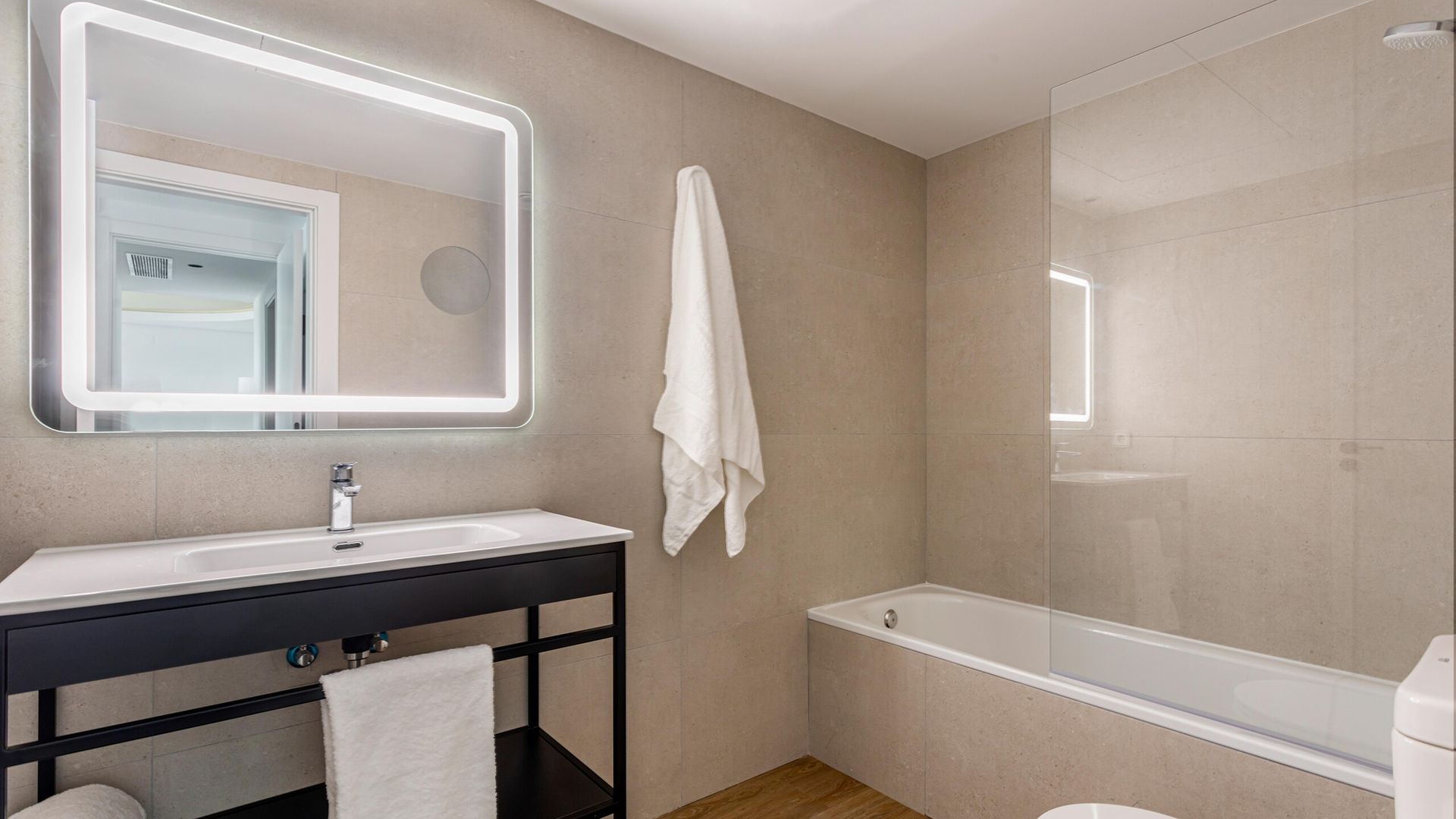 2-Bedroom Apartment in Valencia Feria