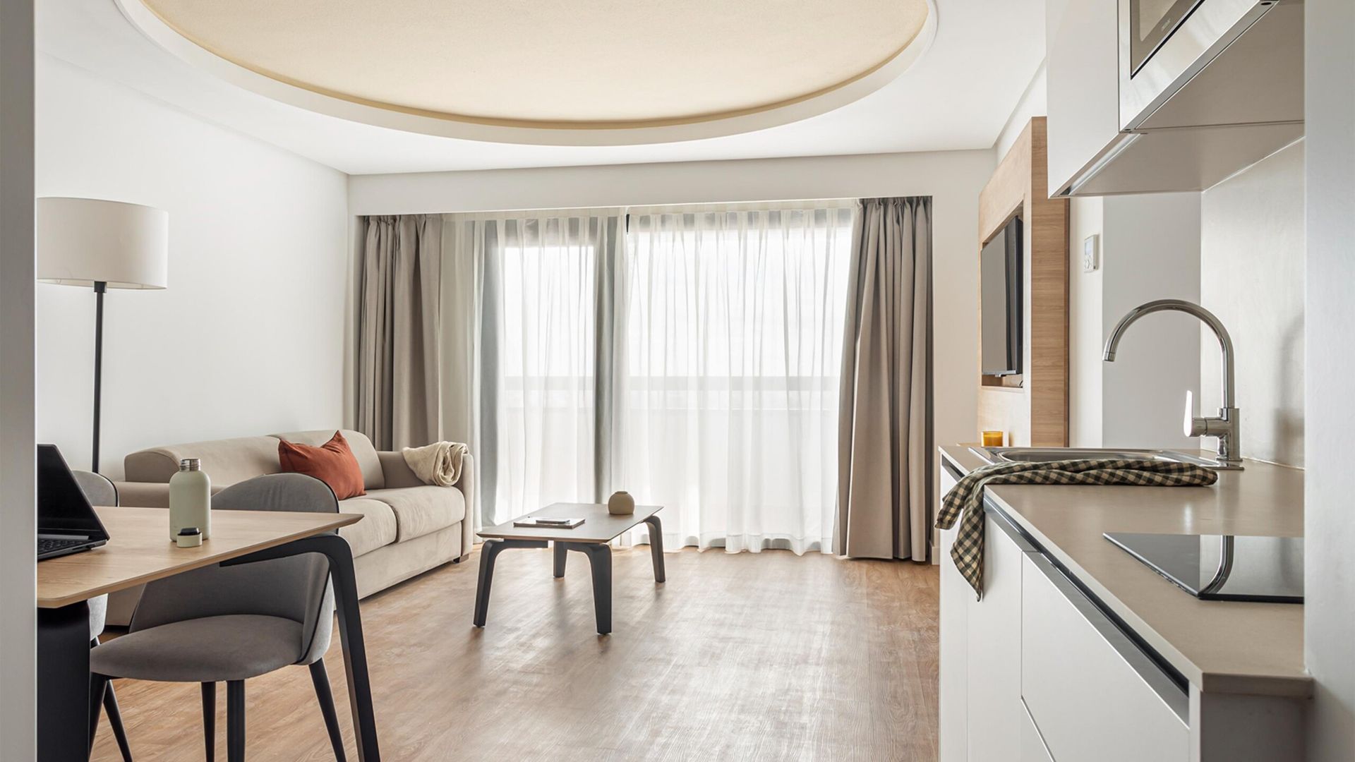 2-Bedroom Apartment in Valencia Feria