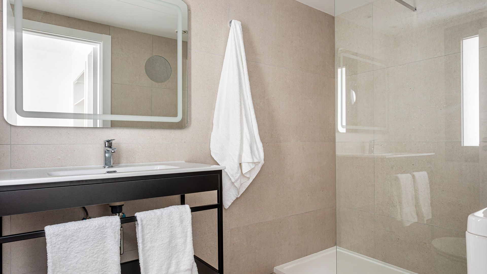 Deluxe 1-Bedroom Apartment in Valencia Feria