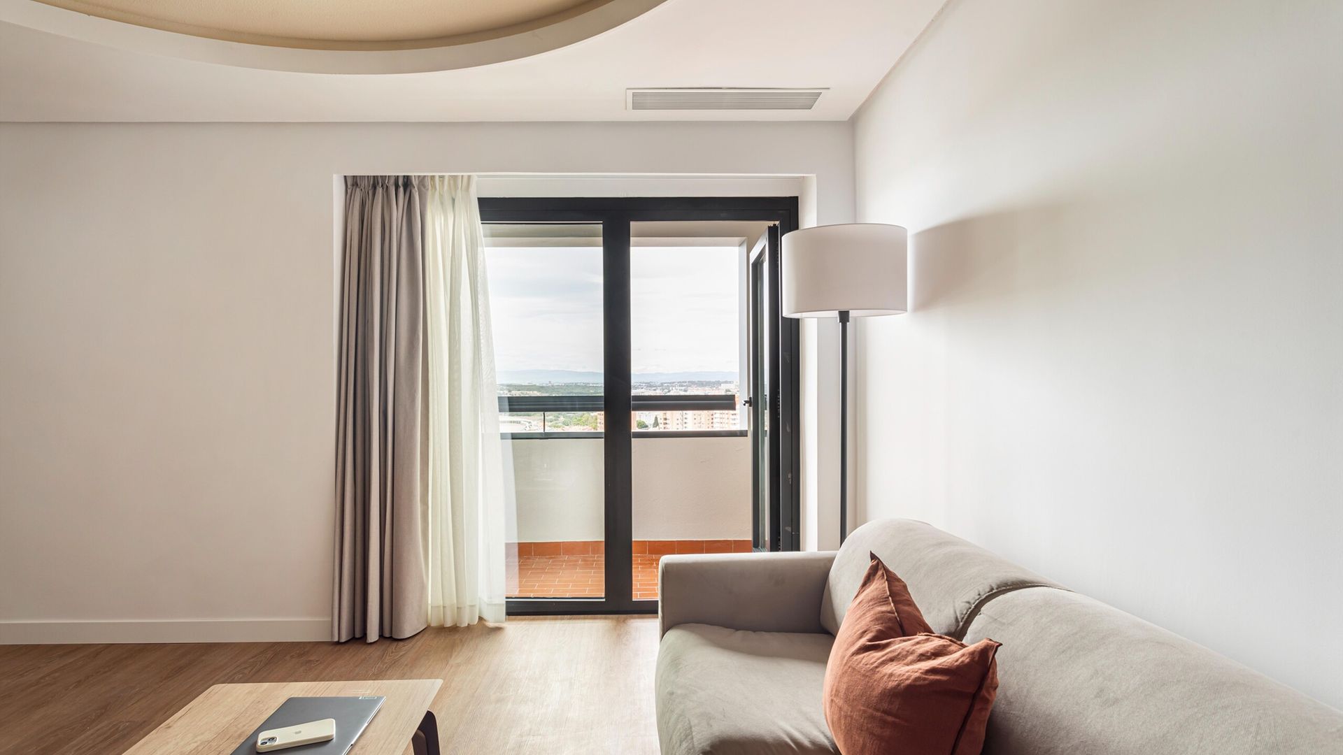 Deluxe 1-Bedroom Apartment in Valencia Feria