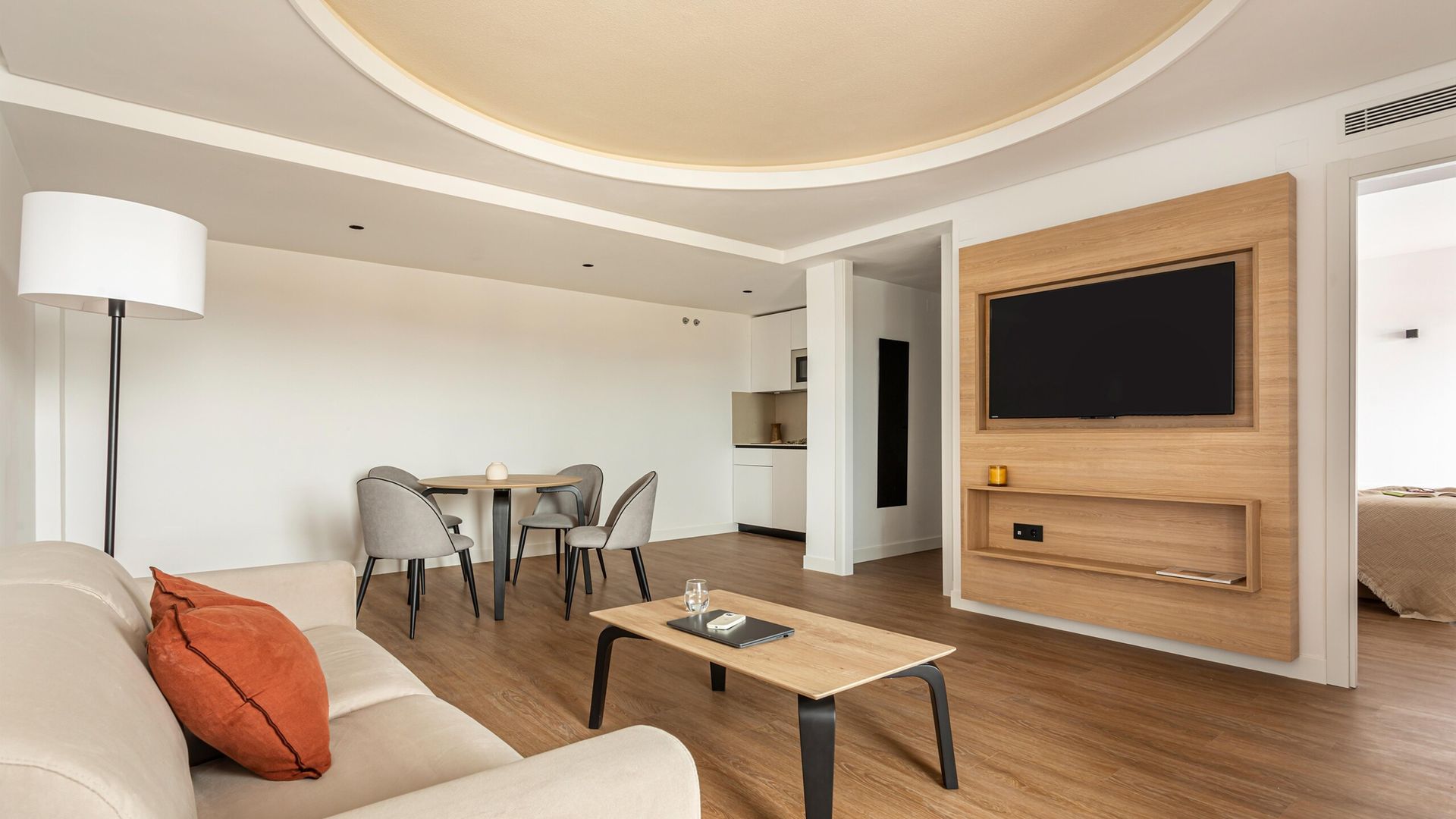 Deluxe 1-Bedroom Apartment in Valencia Feria