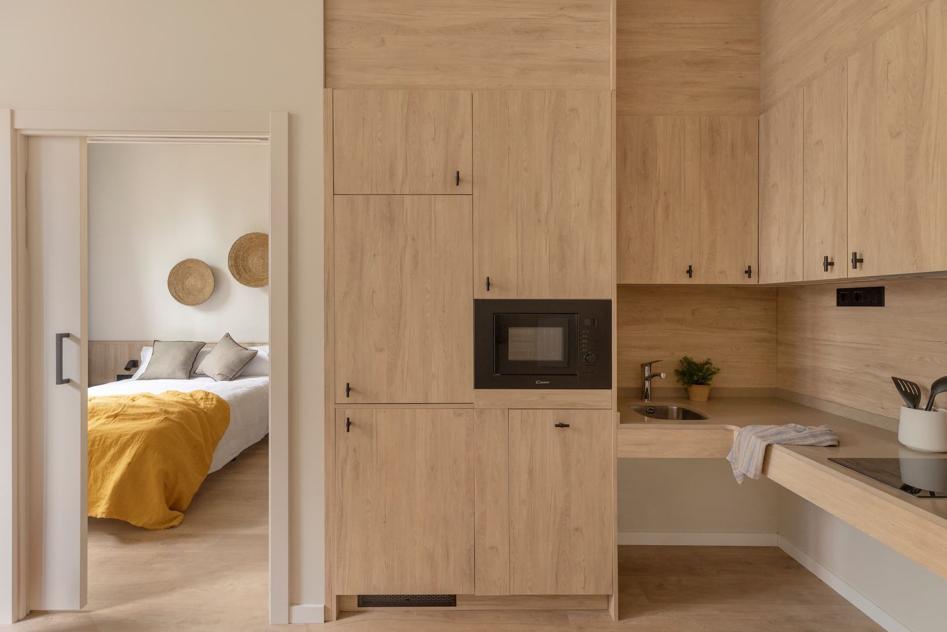 1 bedroom apartment with terrace in Barcelona Sant Antoni (pax 2)