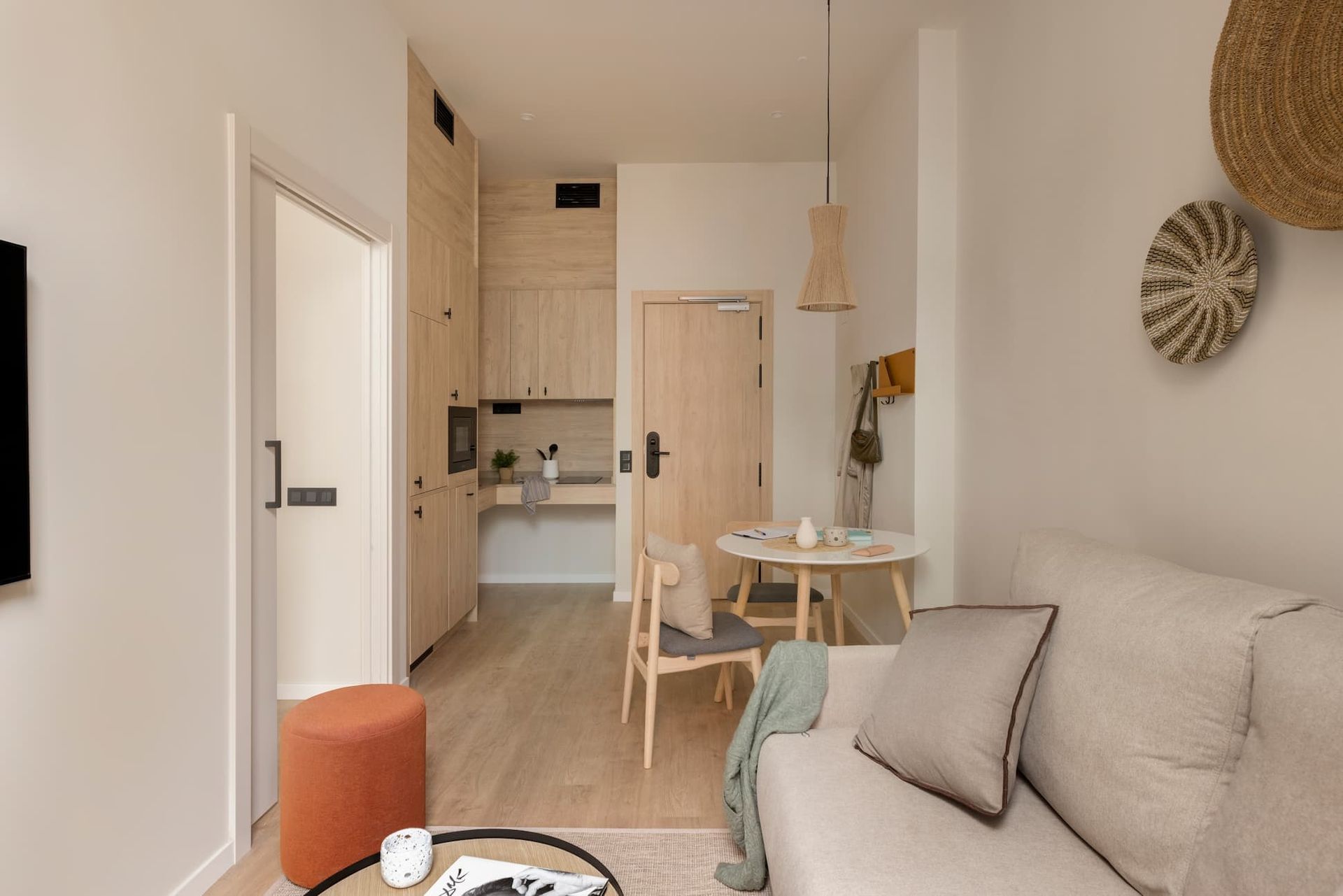 1 bedroom apartment with terrace in Barcelona Sant Antoni (pax 2)