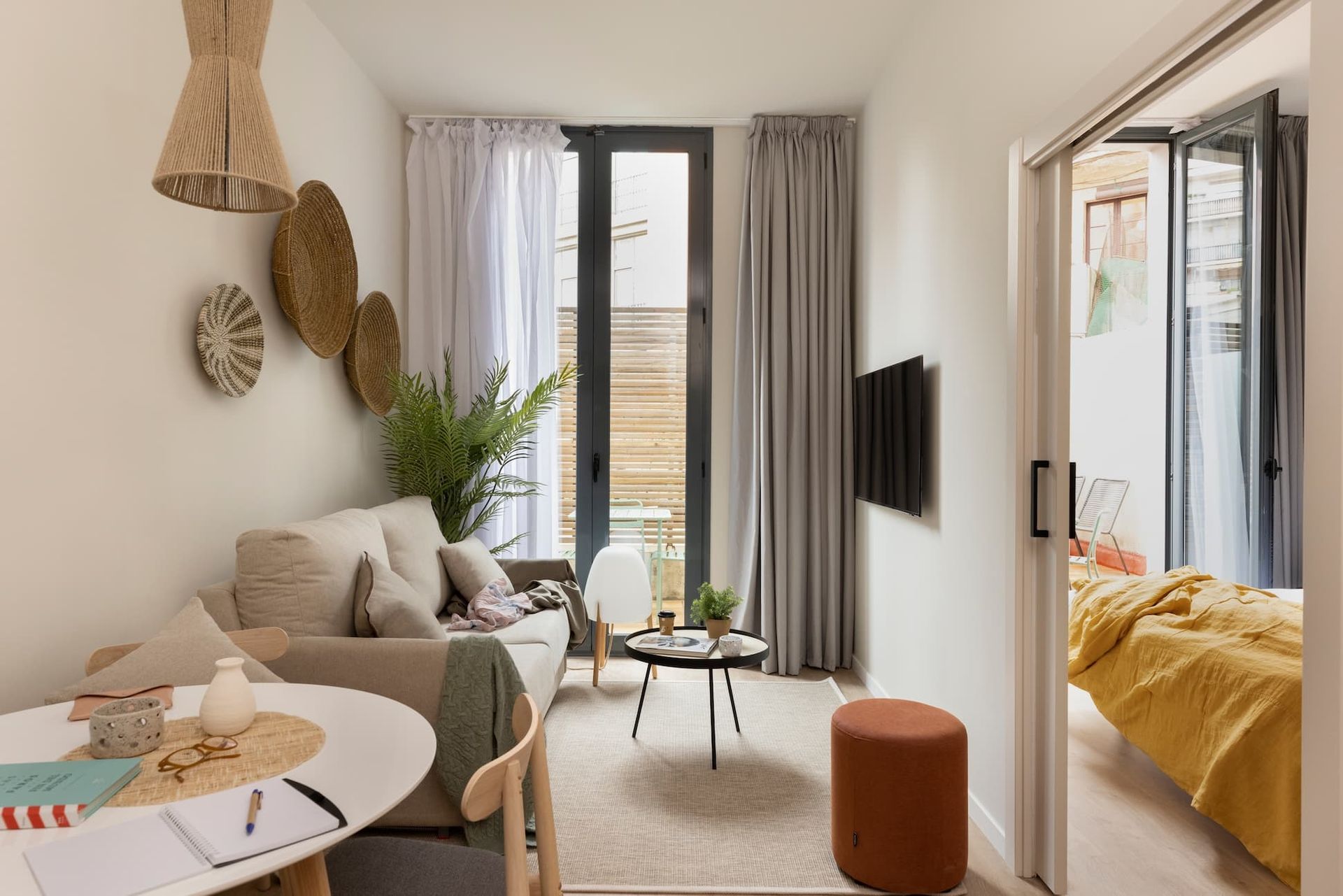 1 bedroom apartment with terrace in Barcelona Sant Antoni (pax 2)