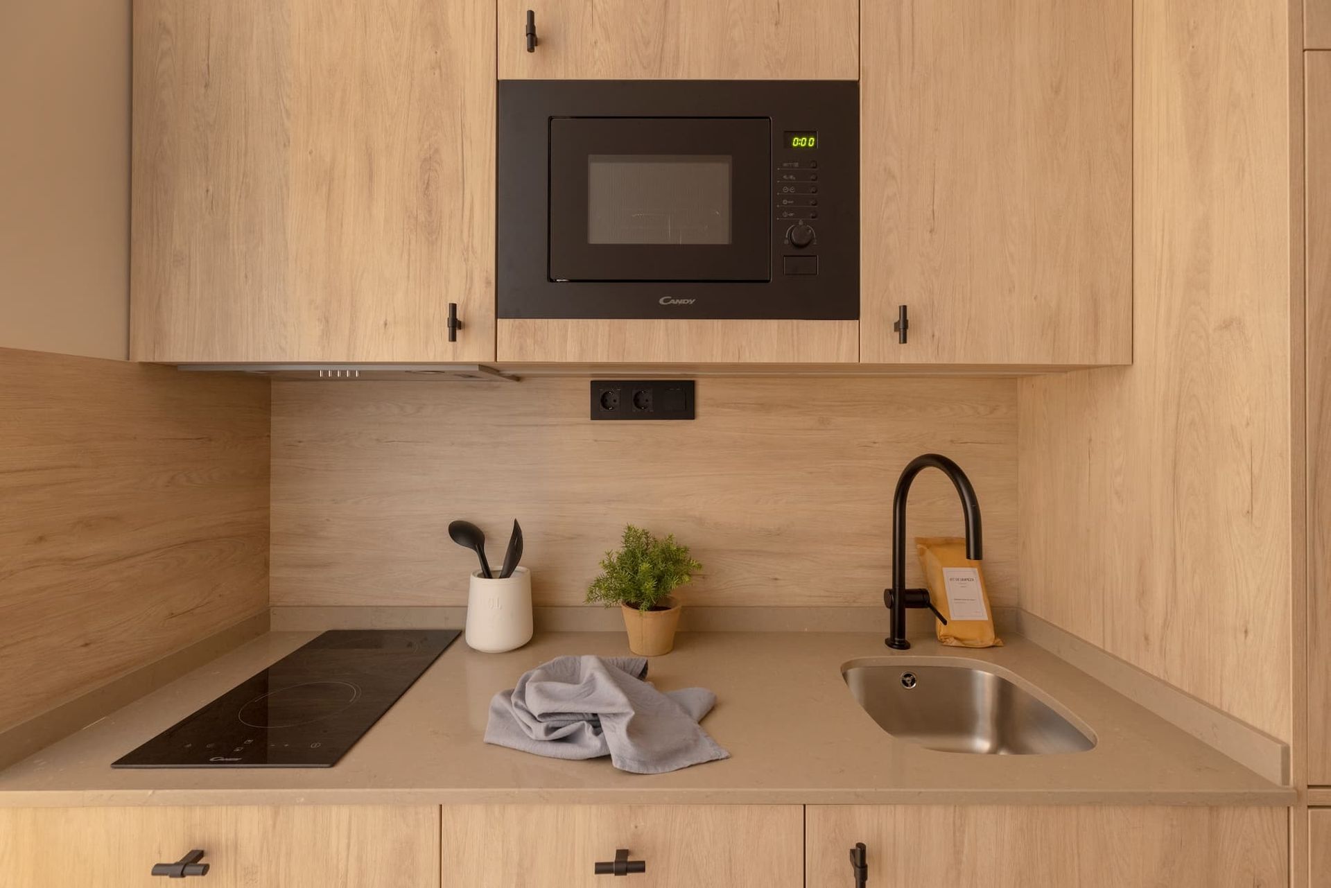 1 bedroom apartment with terrace in Barcelona Sant Antoni (pax 3)