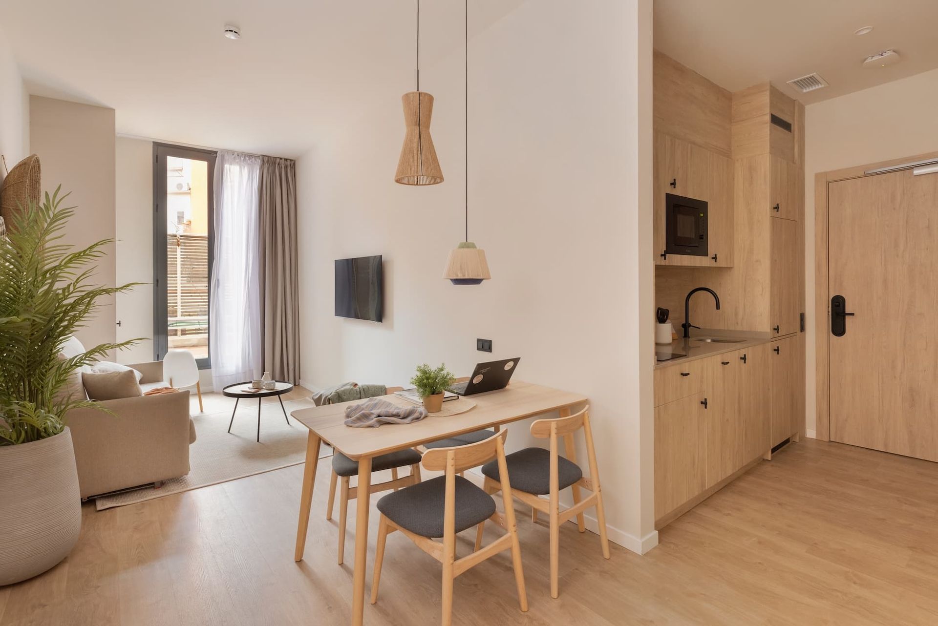 1 bedroom apartment with terrace in Barcelona Sant Antoni (pax 3)