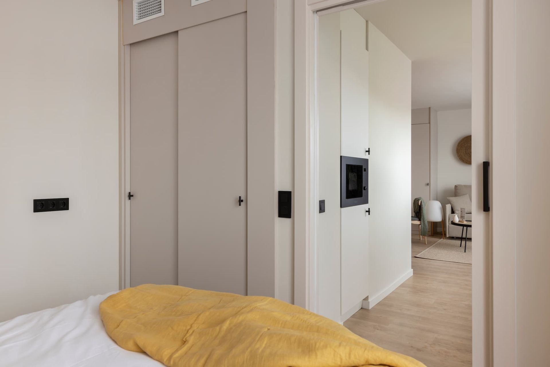 1 bedroom apartment with terrace in Barcelona Sant Antoni (pax 4)