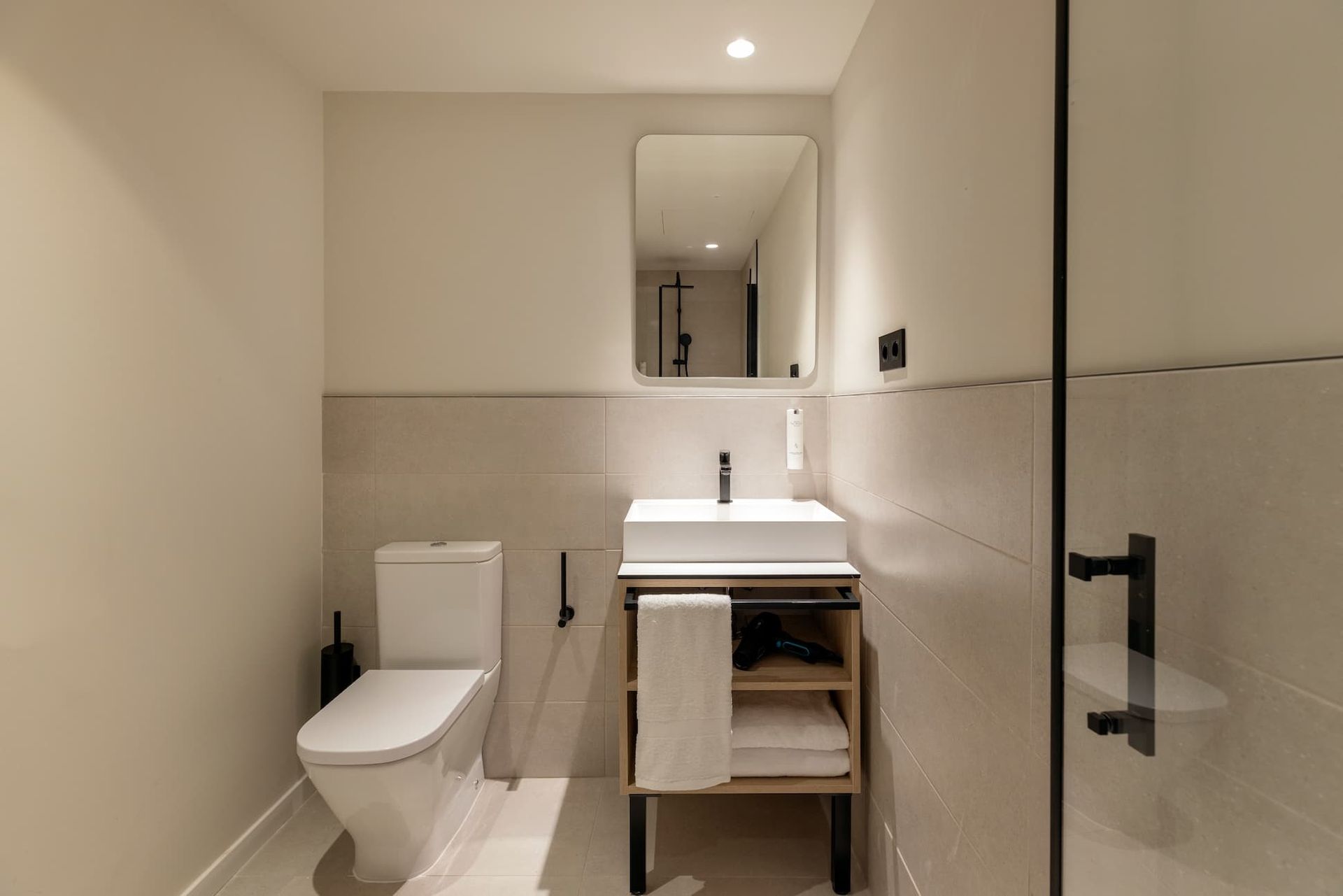 1 bedroom apartment with terrace in Barcelona Sant Antoni (pax 4)