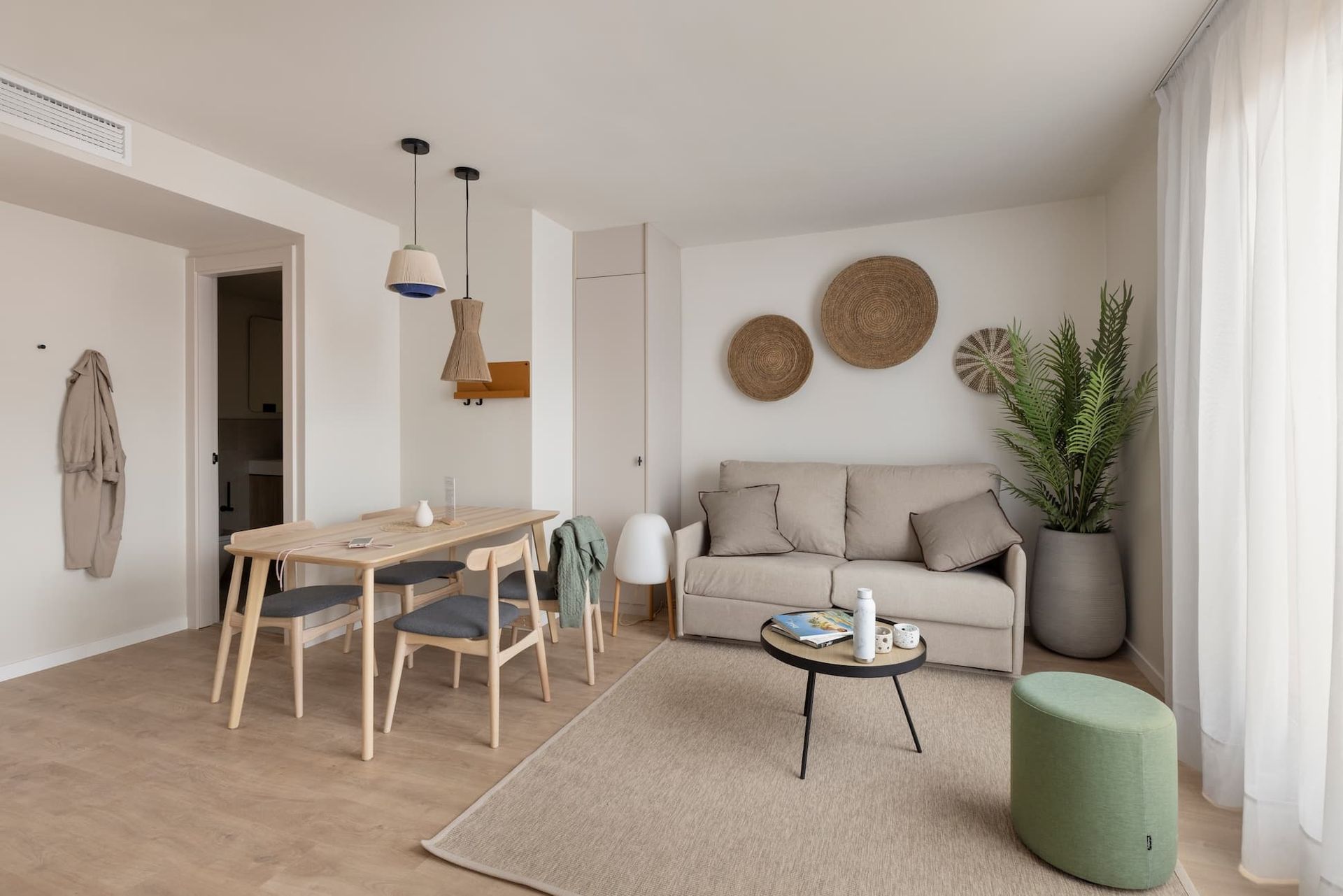 1 bedroom apartment with terrace in Barcelona Sant Antoni (pax 4)