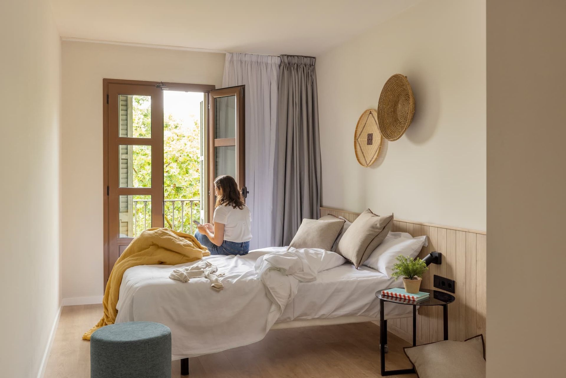 2 bedroom apartment with a balcony in Barcelona Sant Antoni