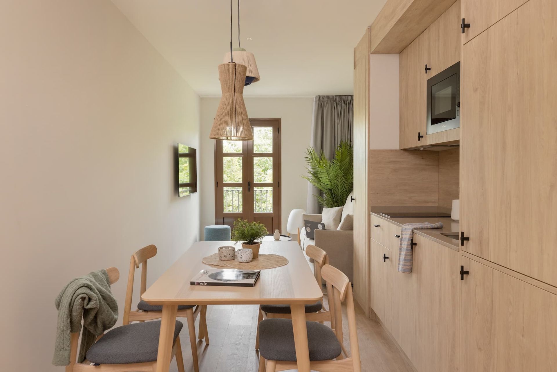 2 bedroom apartment with a balcony in Barcelona Sant Antoni