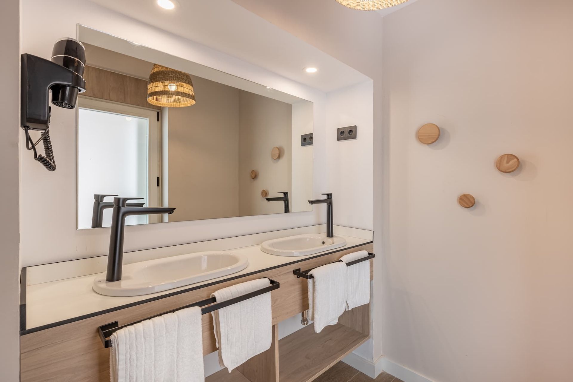 Room for 8 with private bathroom
