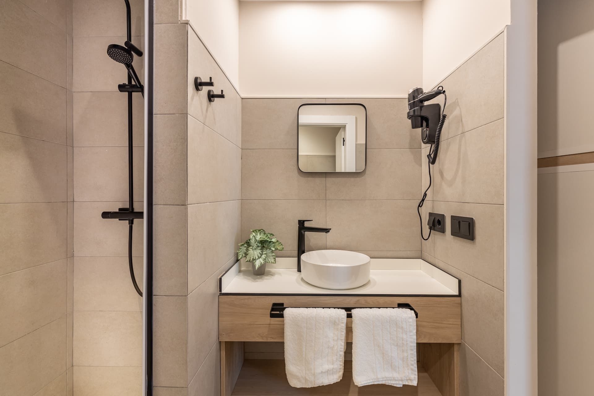 Room for 6 with private bathroom
