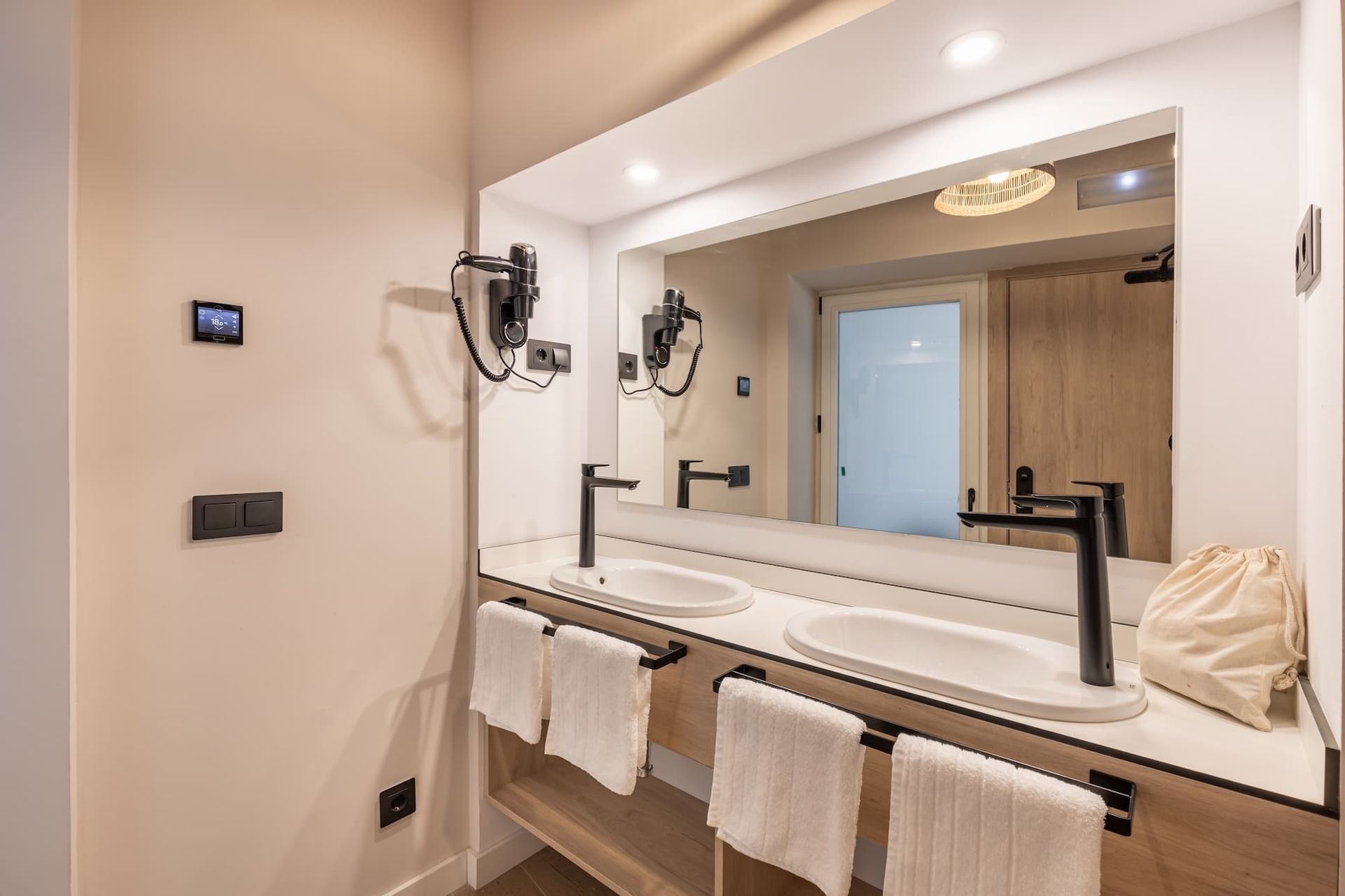 Bed in a shared 8-bed room with private bathroom - only female