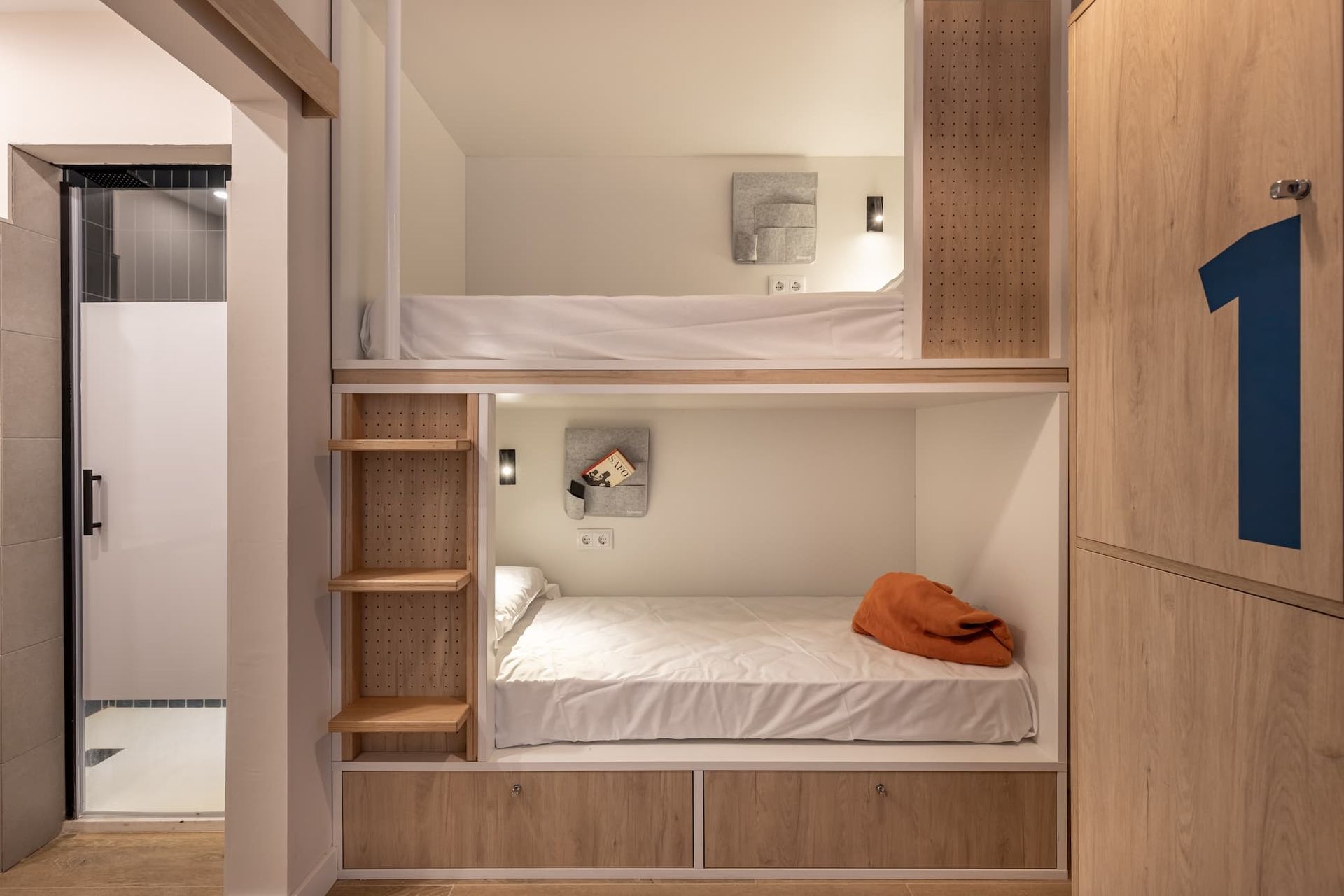 Standard family room with ensuite bathroom