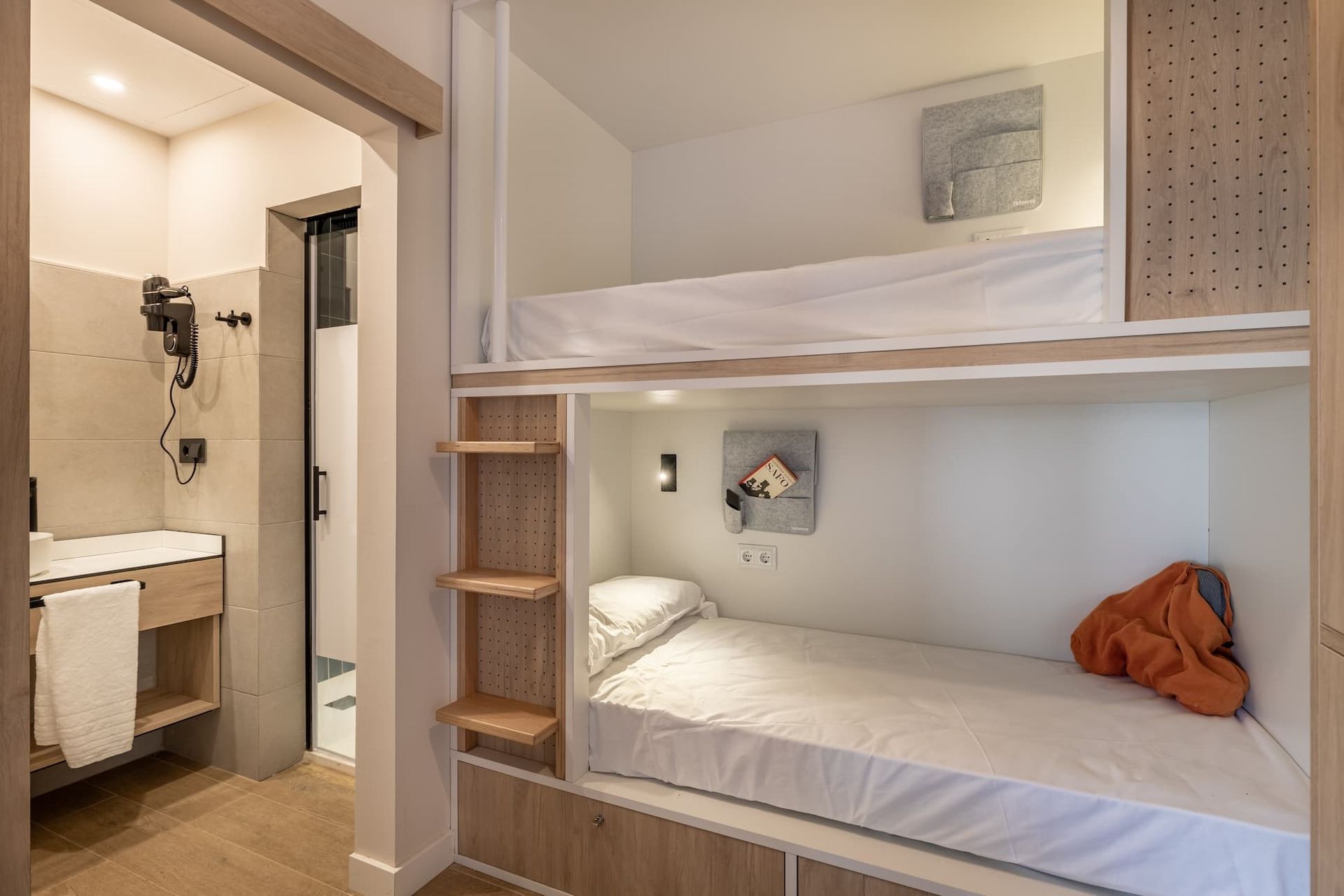 Standard family room with ensuite bathroom