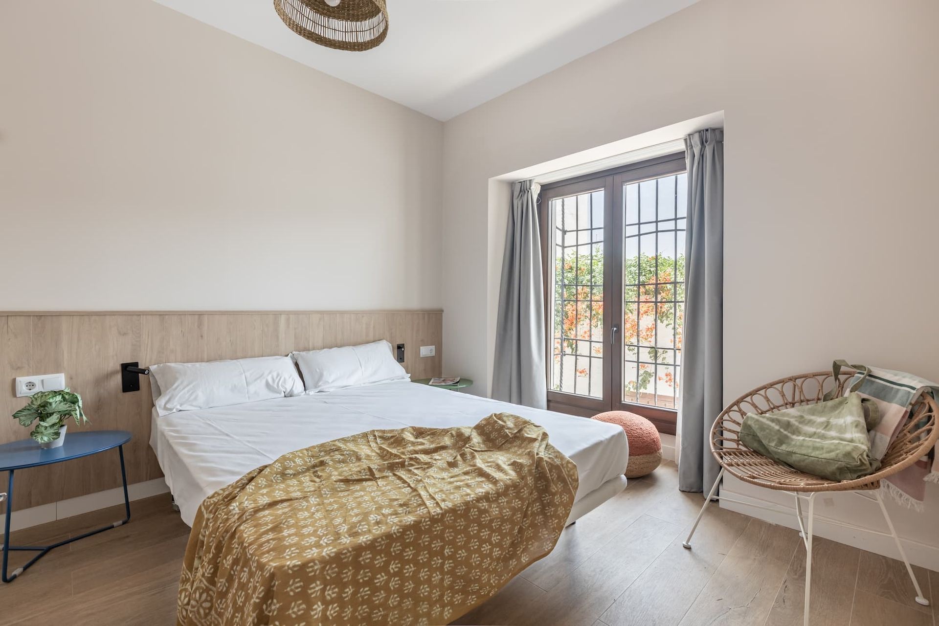 Standard family room with ensuite bathroom