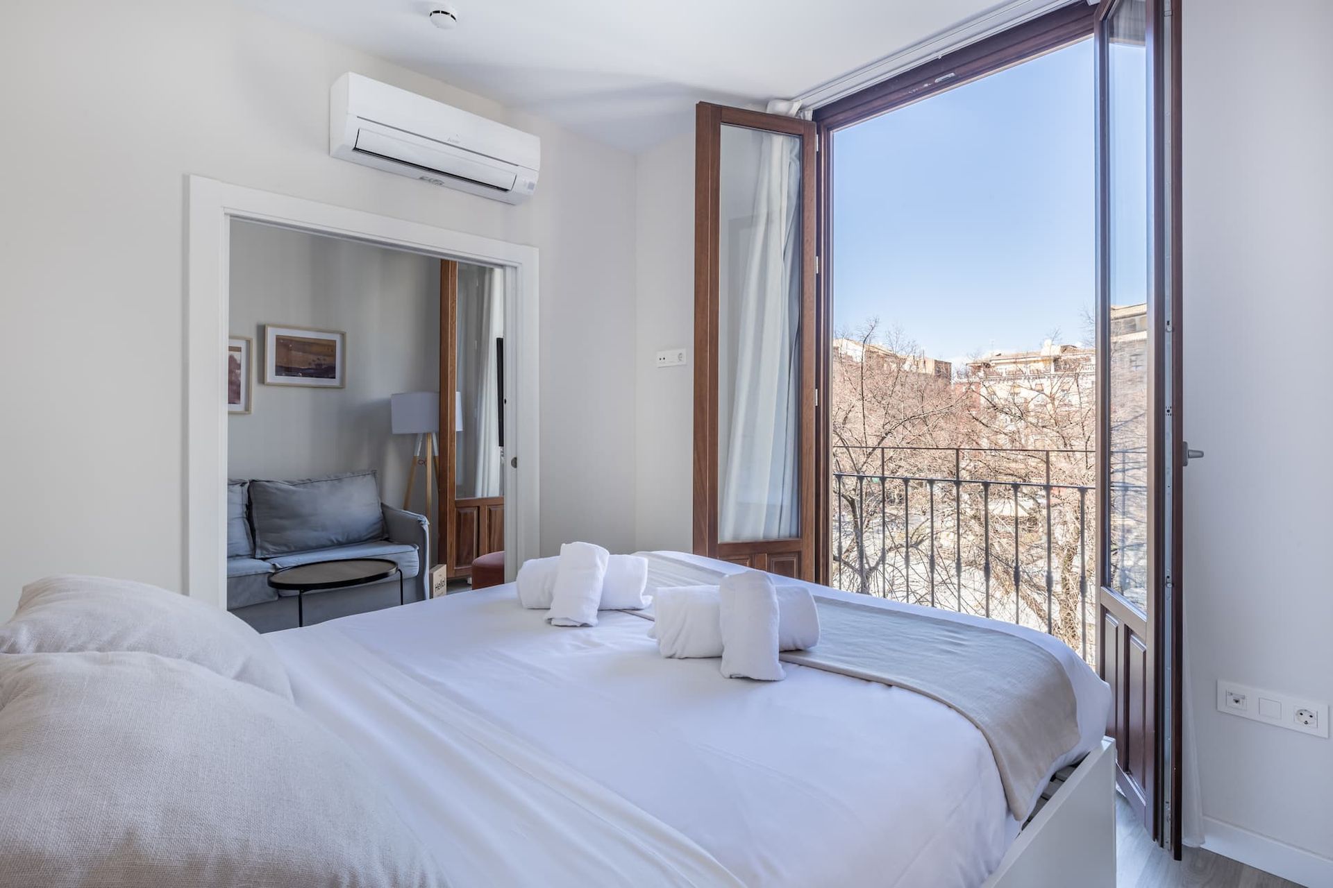 One bedroom apartment with a balcony in Granada Catedral