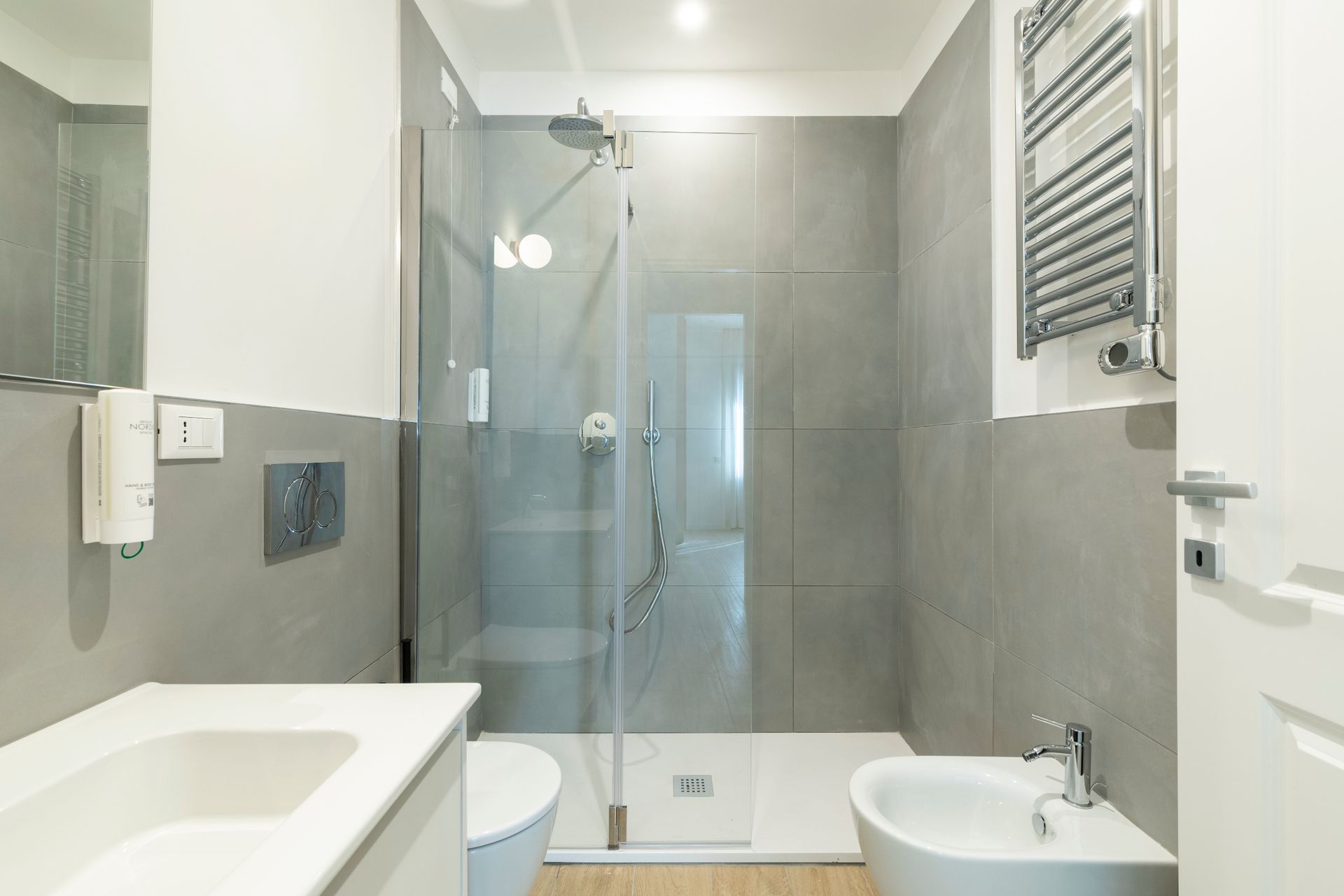 Appartamento con Due Camere da Letto e Terrazza per 5 Persone a Roma San Lorenzo