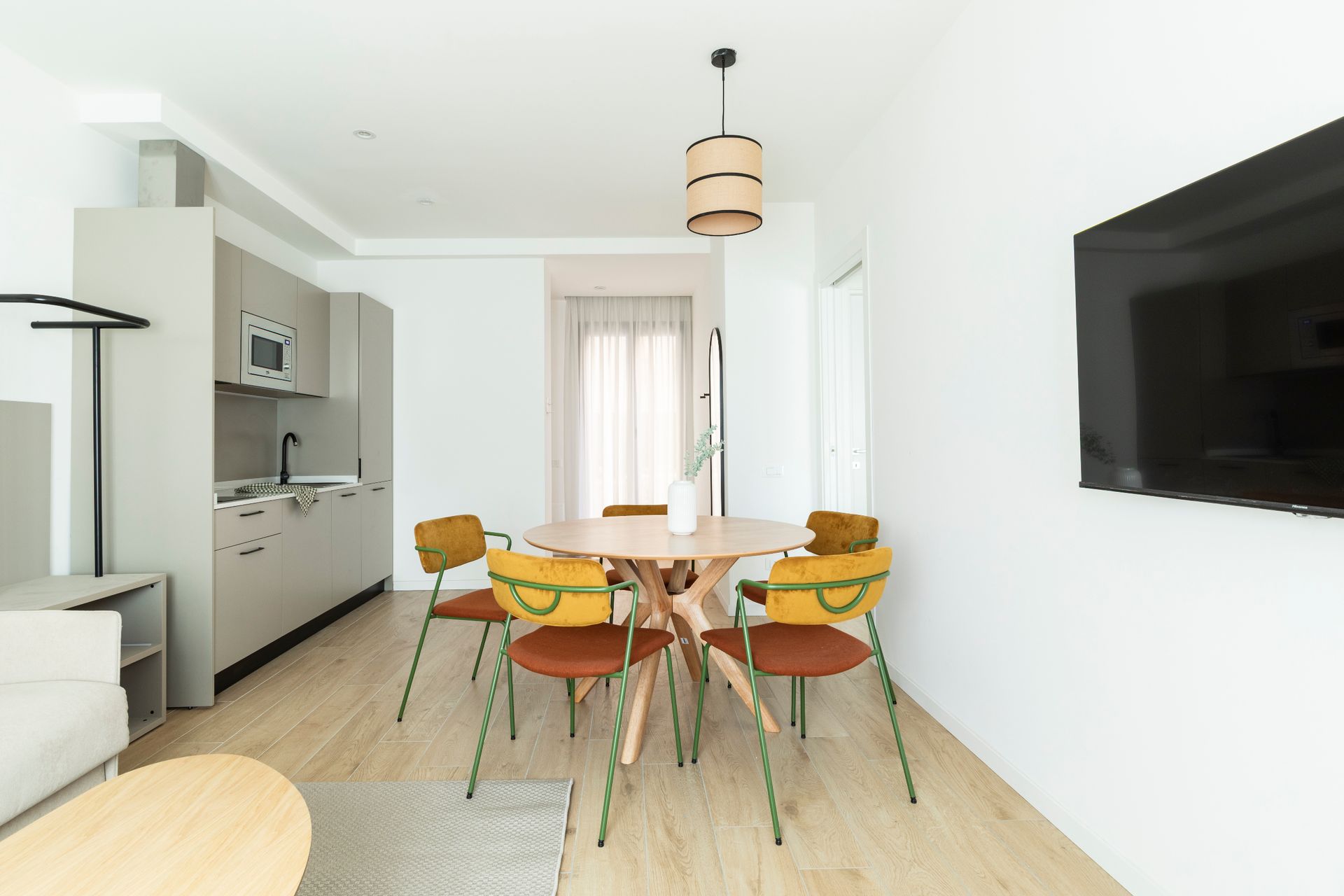 Appartamento con Due Camere da Letto e Terrazza per 5 Persone a Roma San Lorenzo