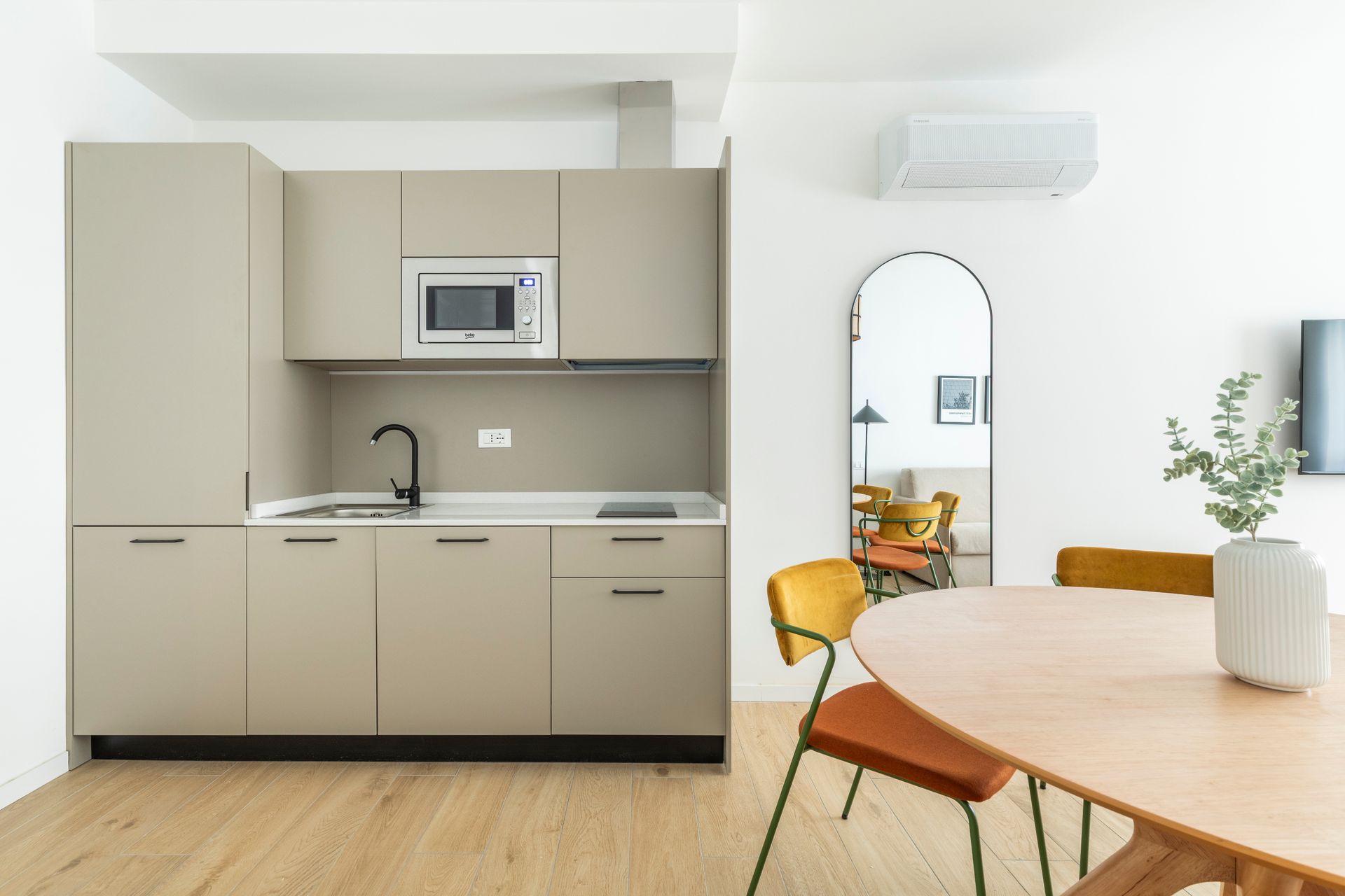 Appartamento con Due Camere da Letto e Terrazza per 6 Persone a Roma San Lorenzo