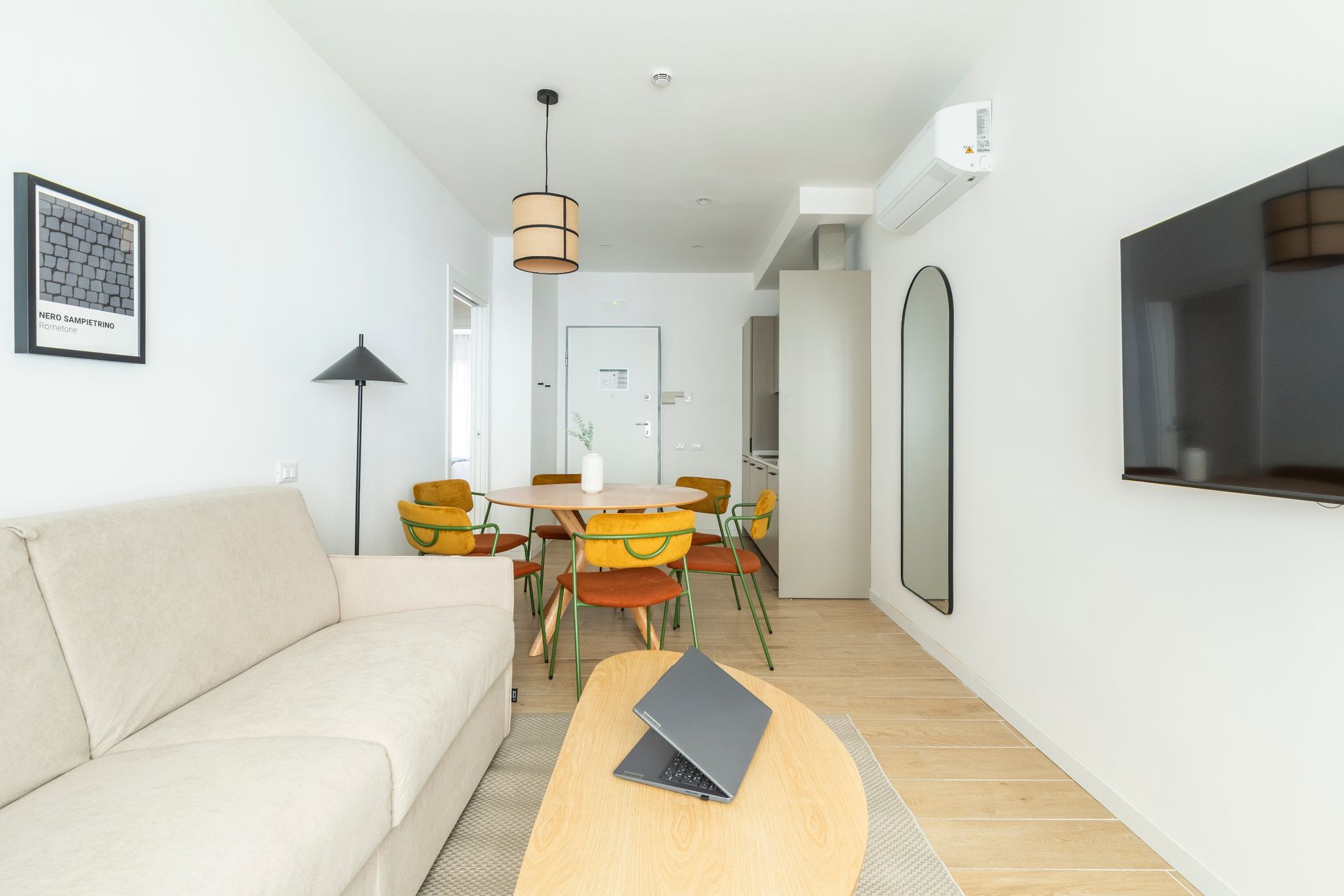 Appartamento con Due Camere da Letto e Terrazza per 6 Persone a Roma San Lorenzo