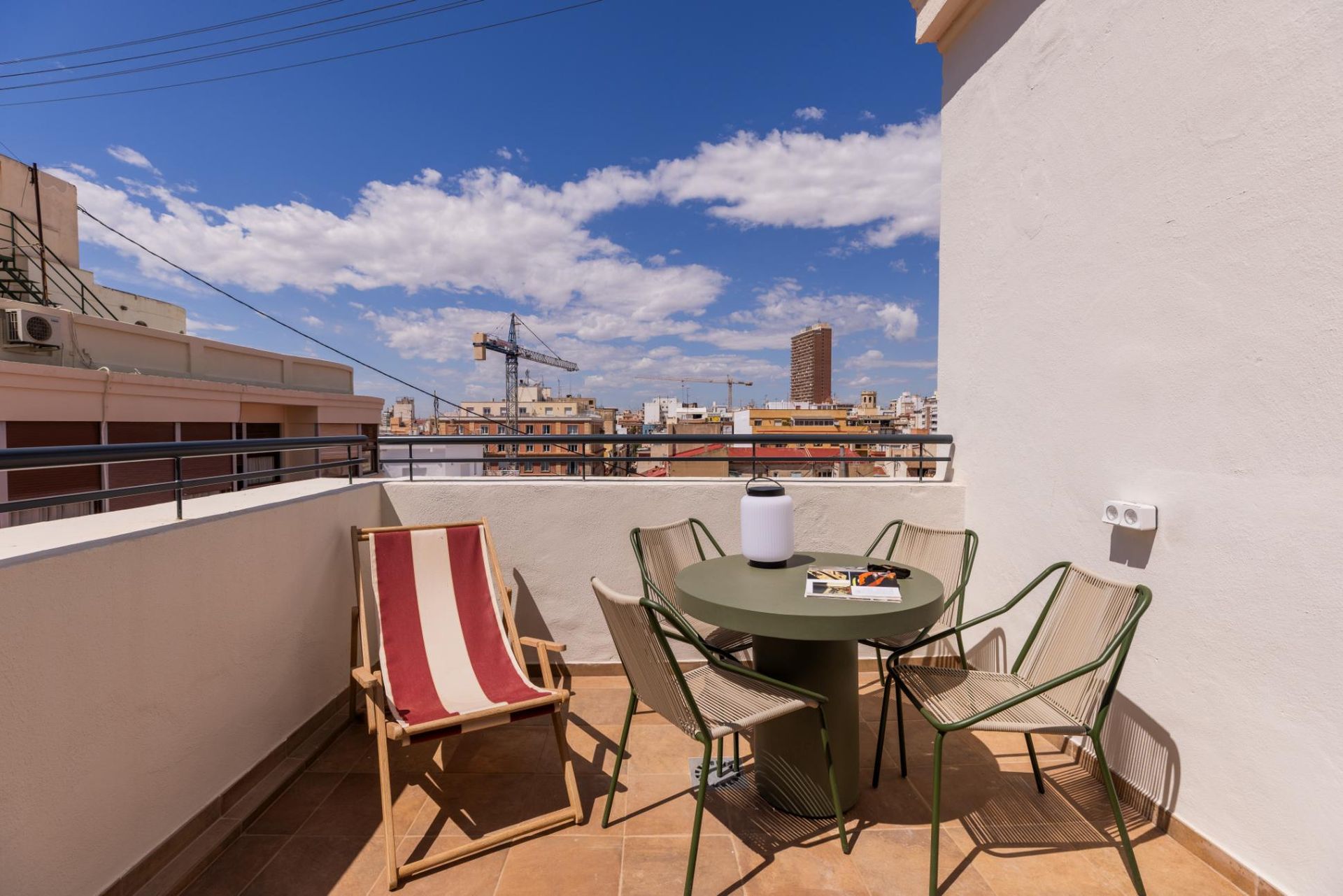 Studio familial avec terrasse à Alicante Rambla