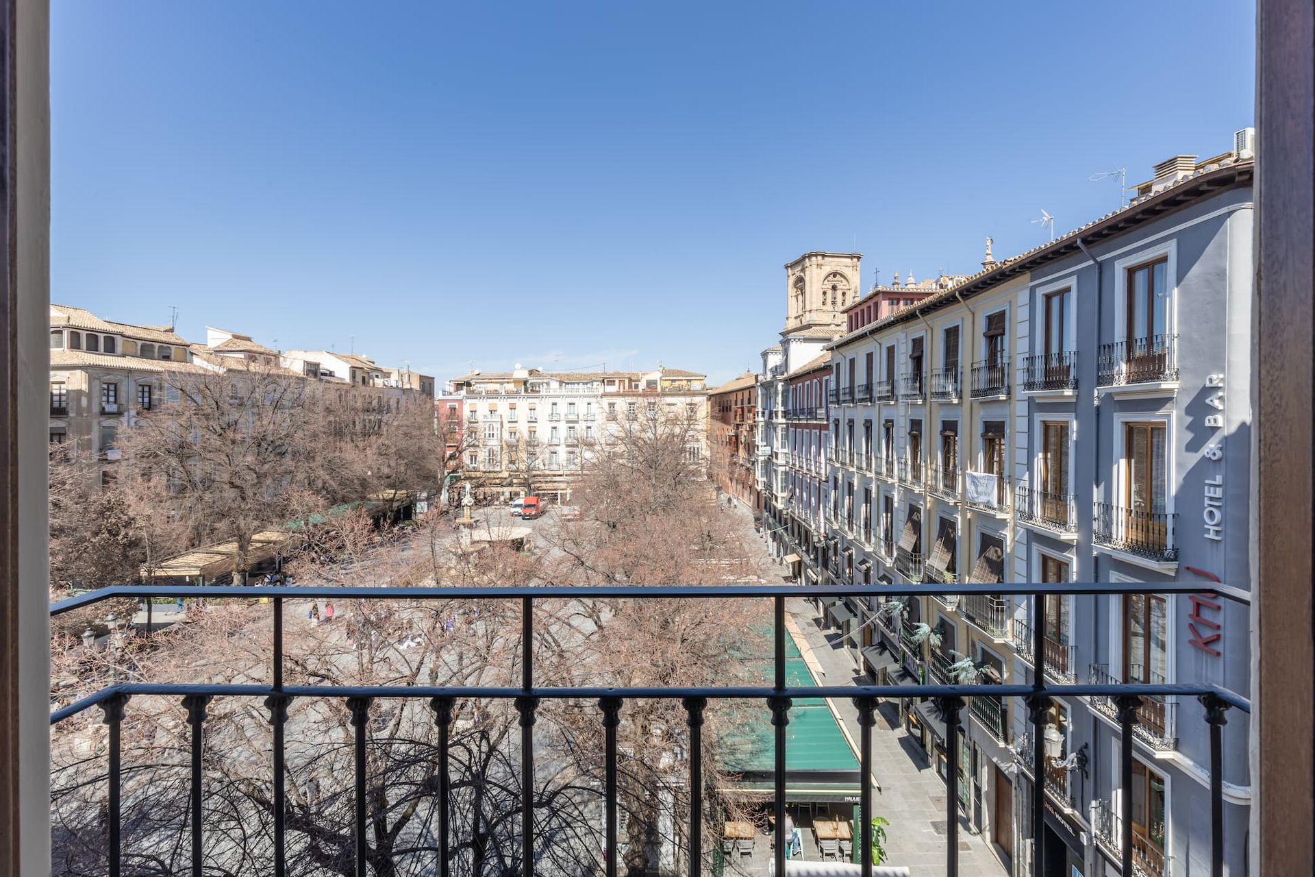 One bedroom apartment with a balcony in Granada Catedral