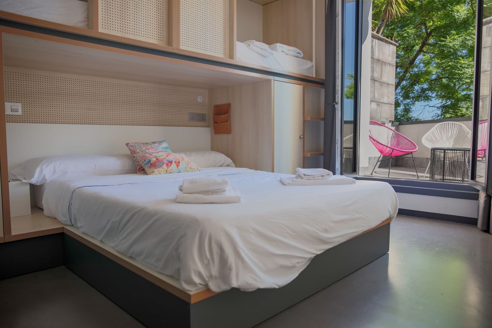Deluxe family room with private bathroom