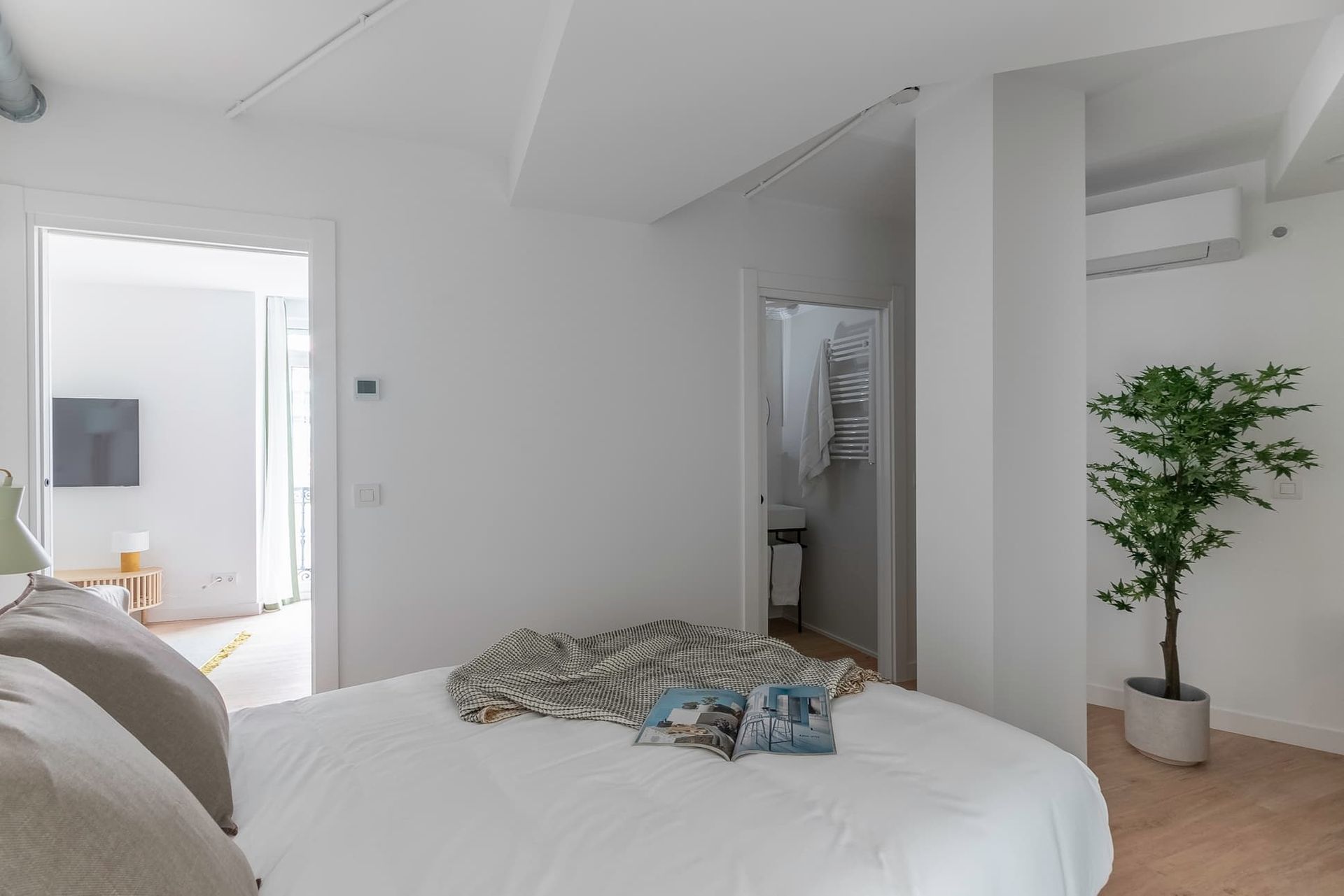 2 bedroom apartment with a balcony in Abando (pax 5)