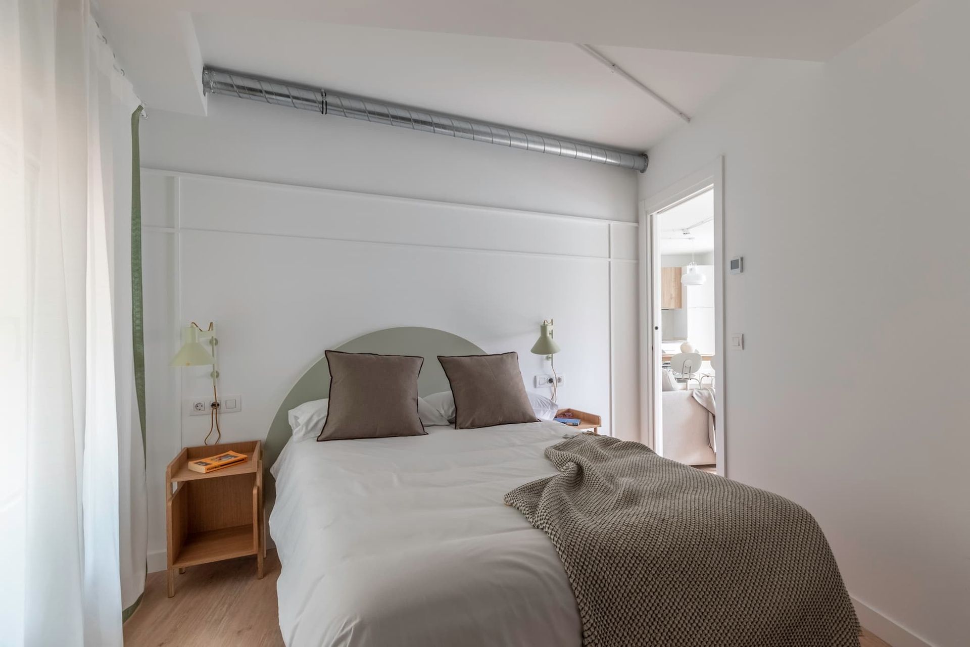 2 bedroom apartment with a balcony in Abando (pax 5)