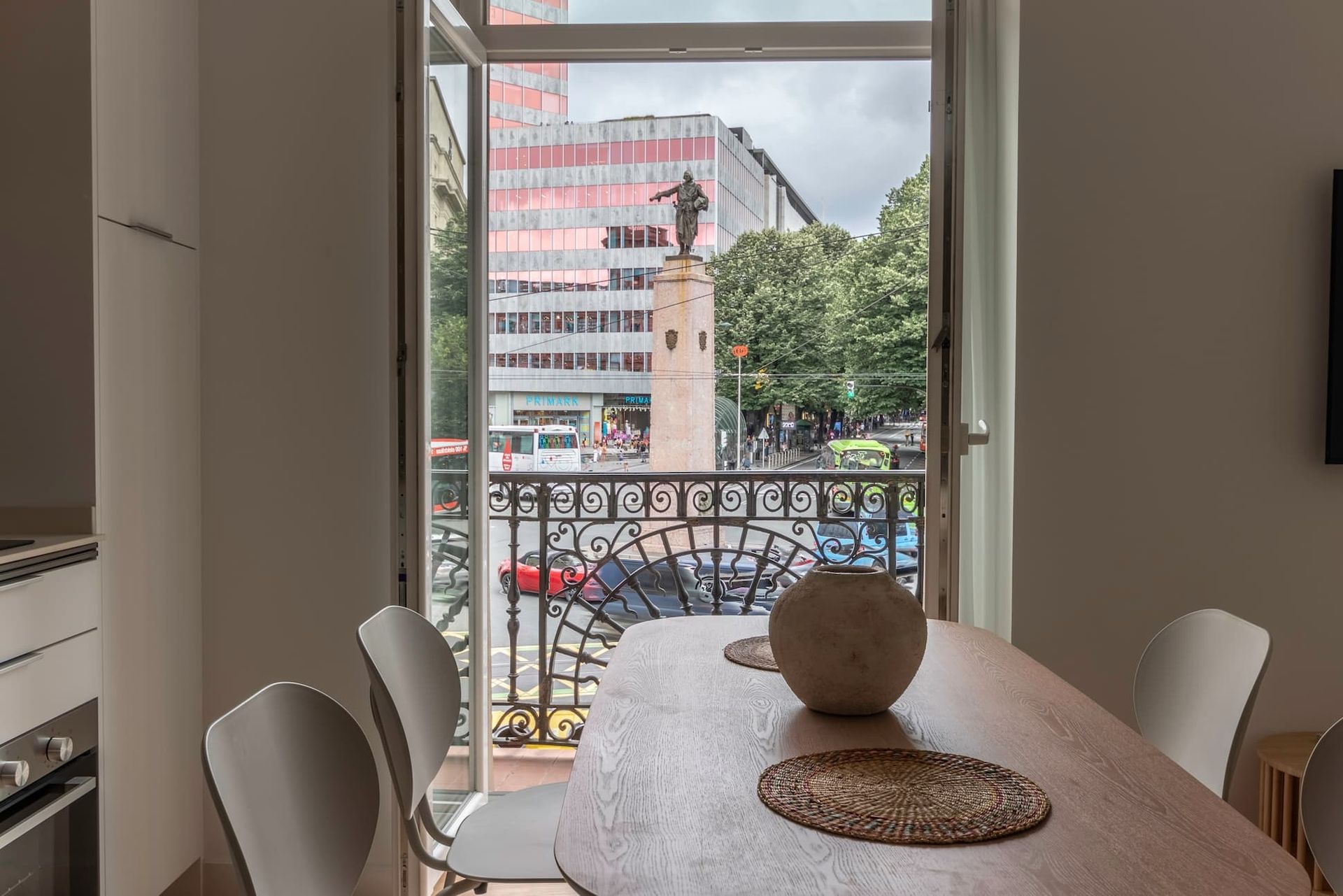 2 bedroom apartment with a balcony in Abando (pax 5)