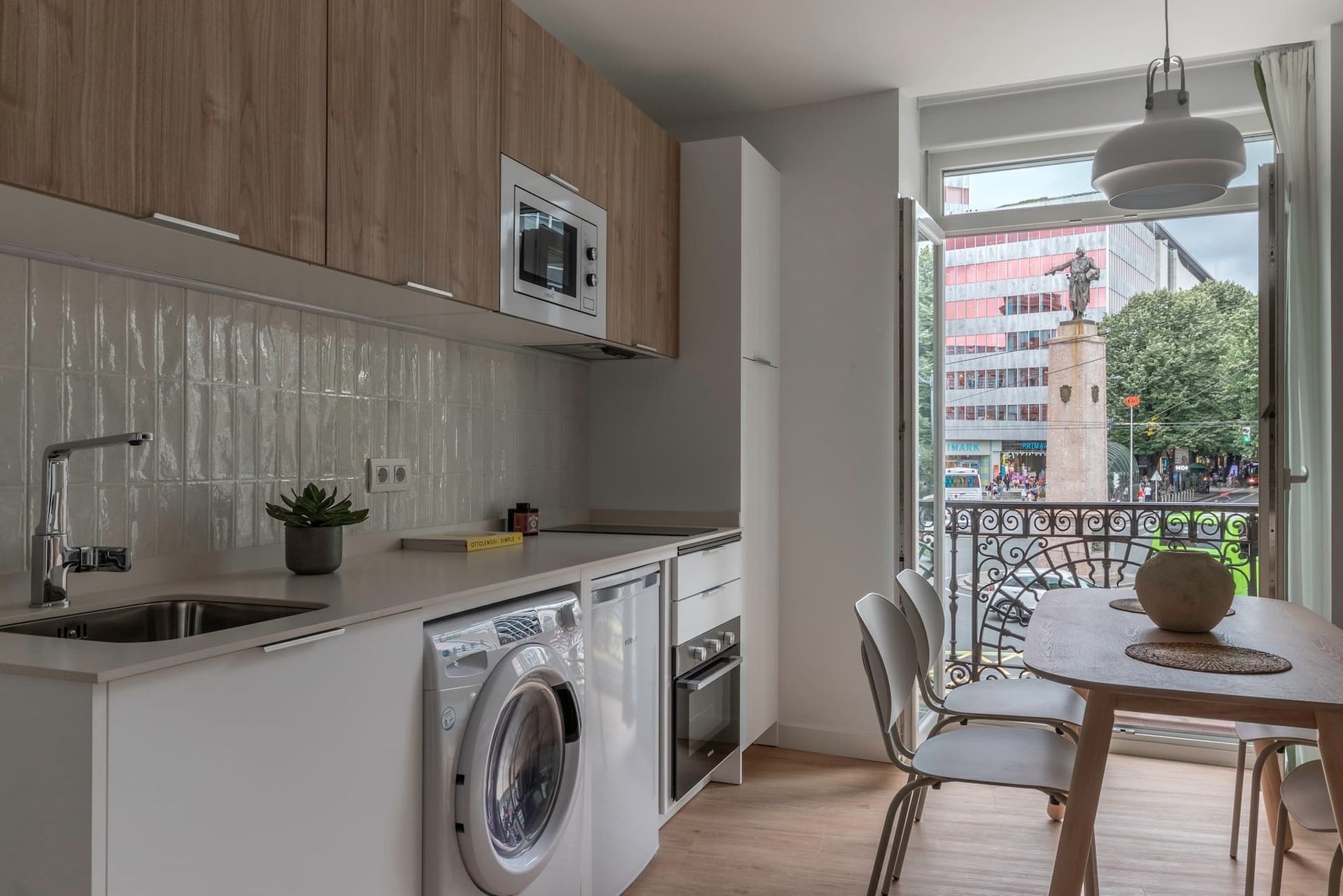 2 bedroom apartment with a balcony in Abando (pax 5)