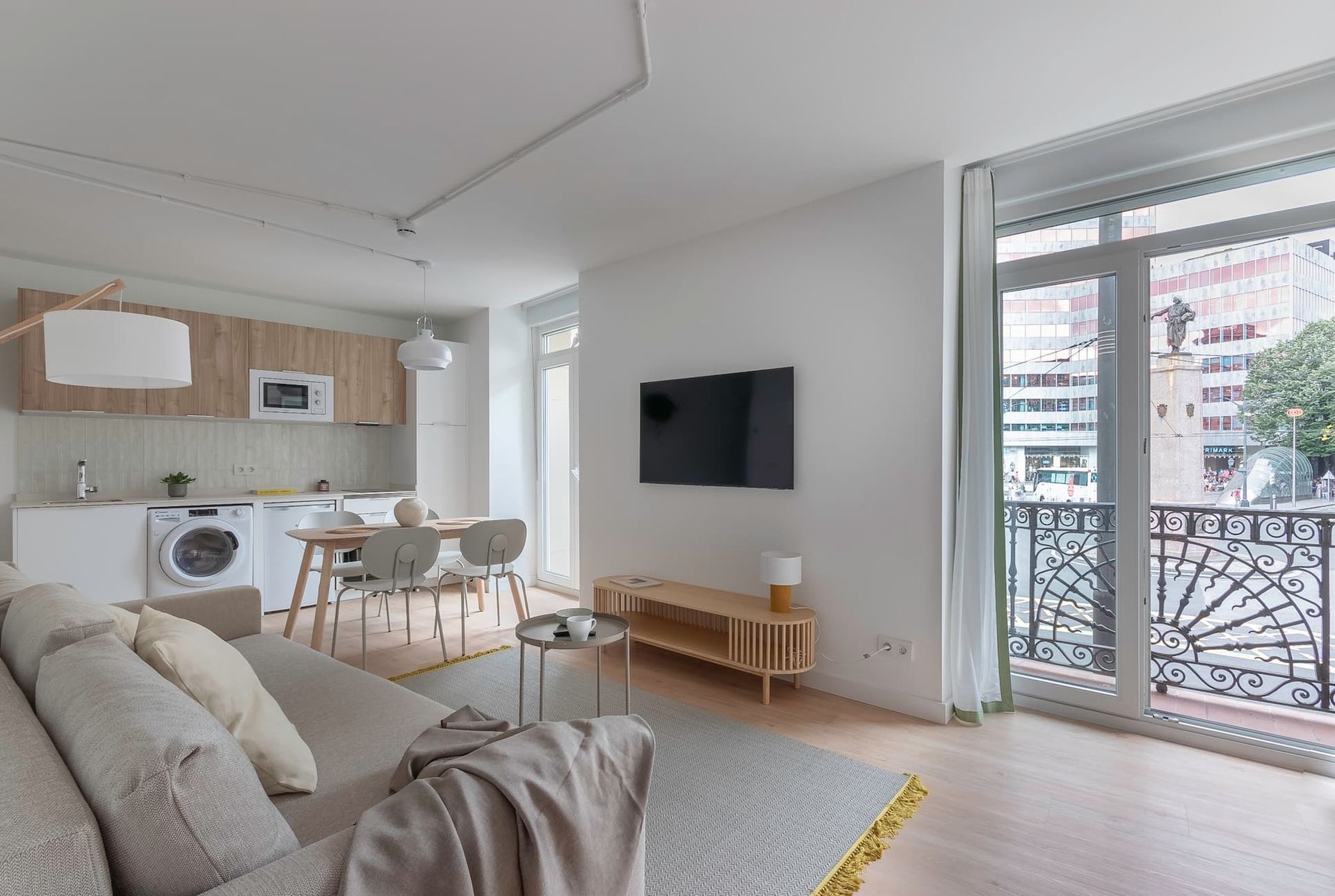 2 bedroom apartment with a balcony in Abando (pax 5)
