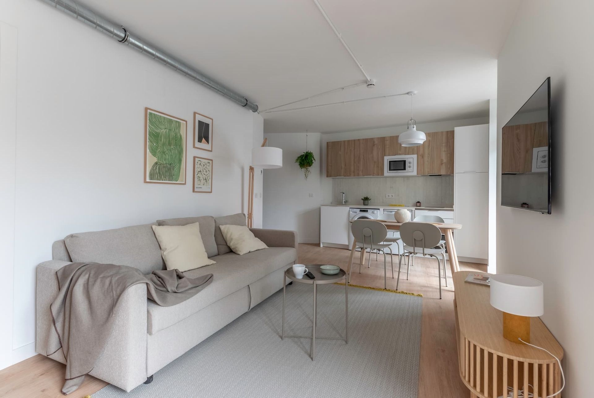 2 bedroom apartment with a balcony in Abando (pax 5)