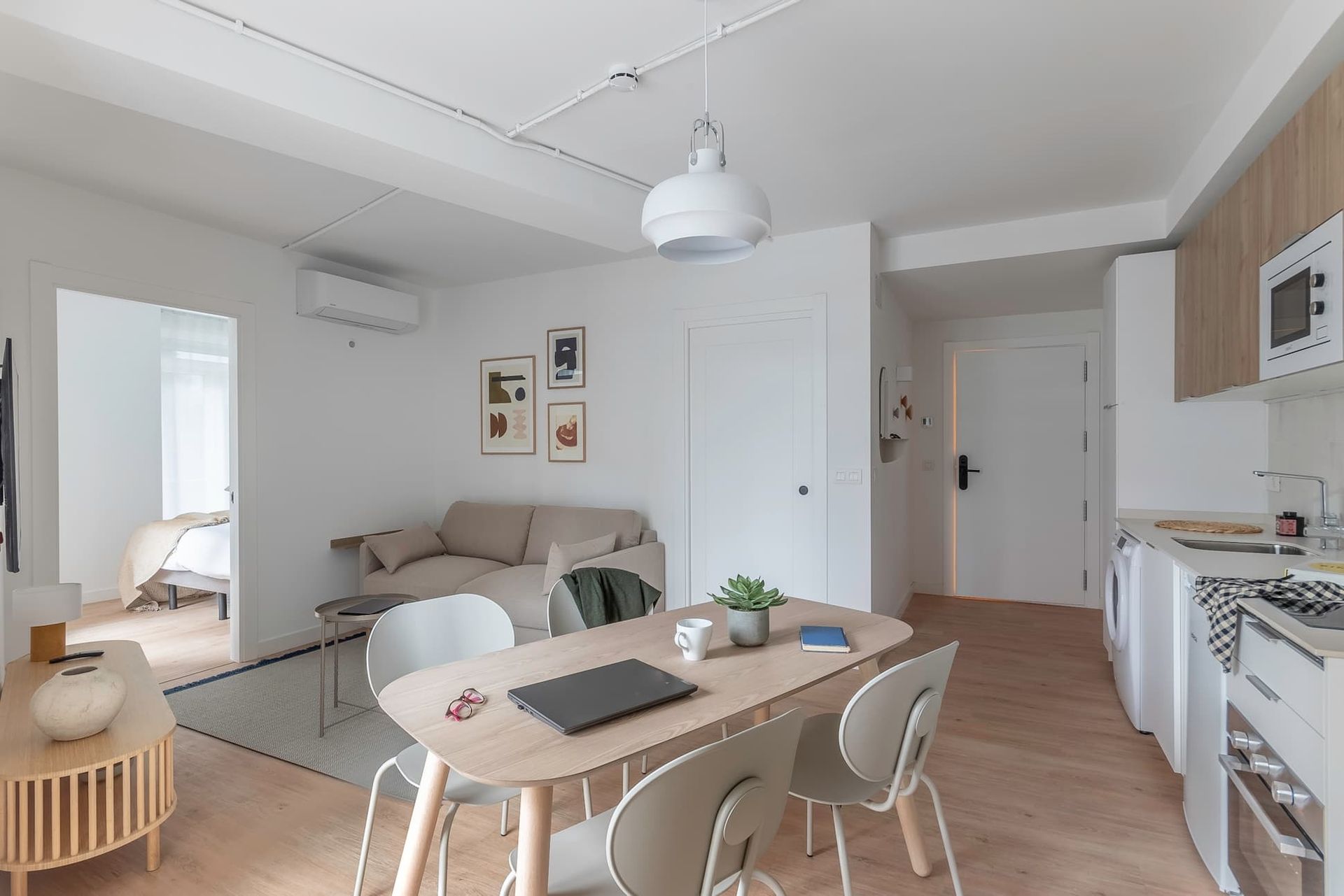 2 bedroom apartment with a balcony in Abando (pax 6)