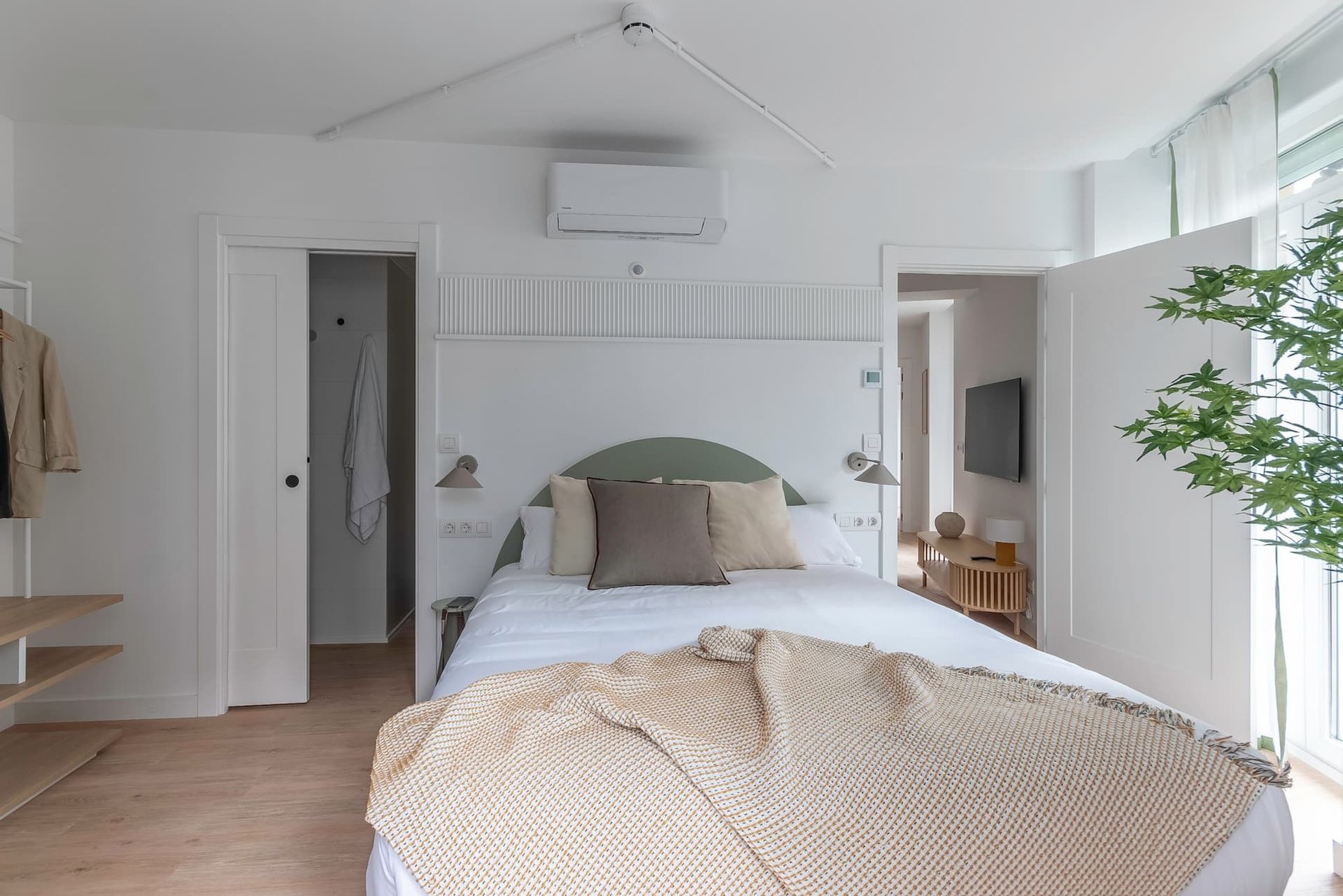 2 bedroom apartment with a balcony in Abando (pax 6)