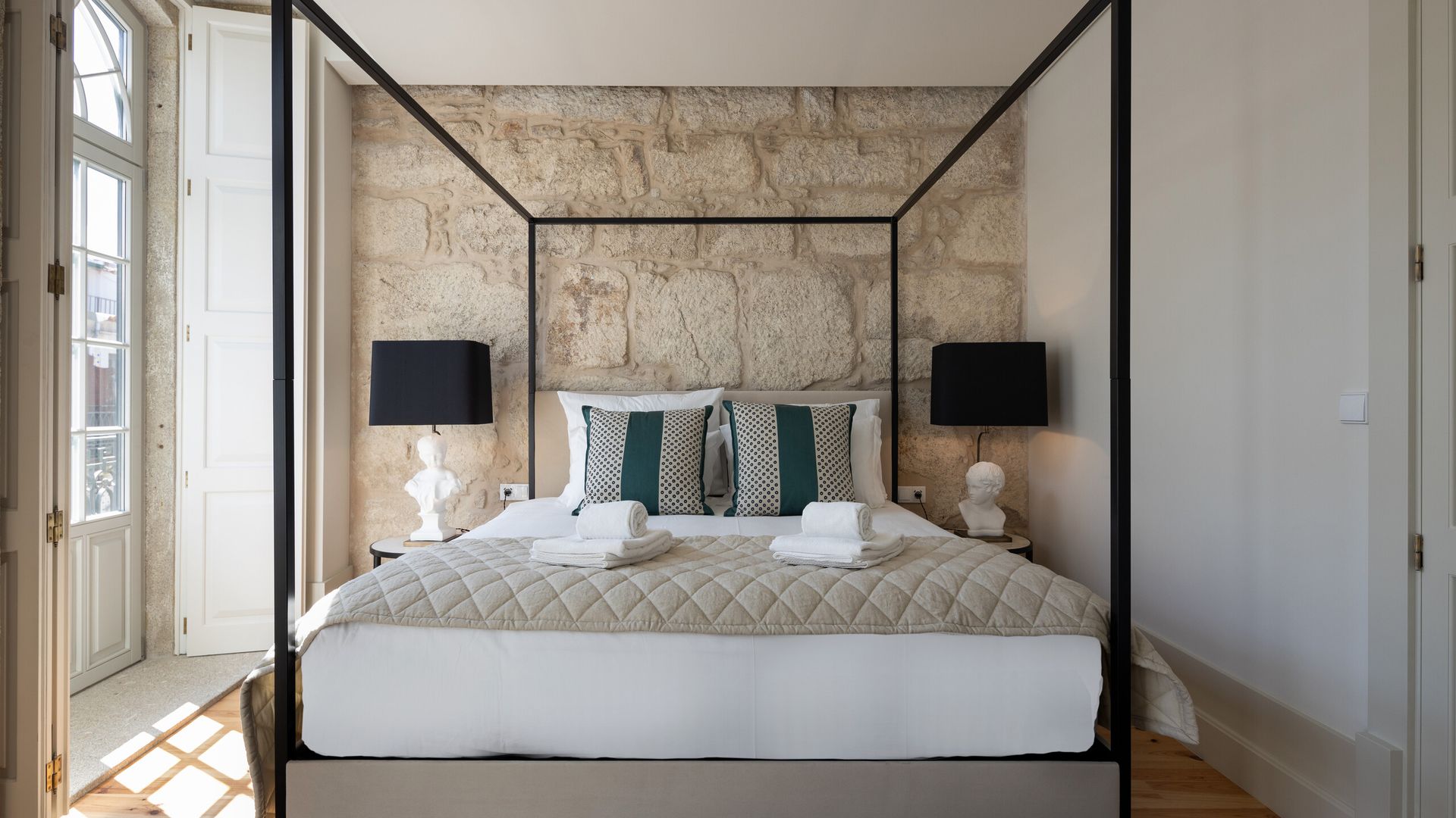 2-Bedroom Apartment in Porto Laranjais