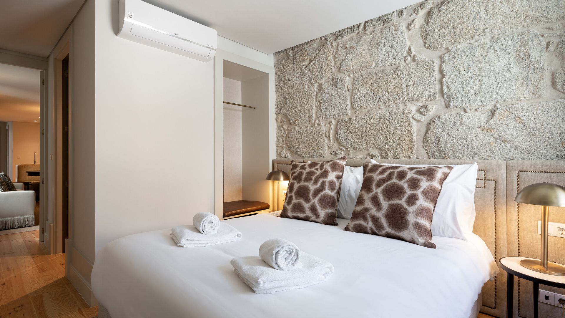 2-Bedroom Apartment in Porto Laranjais