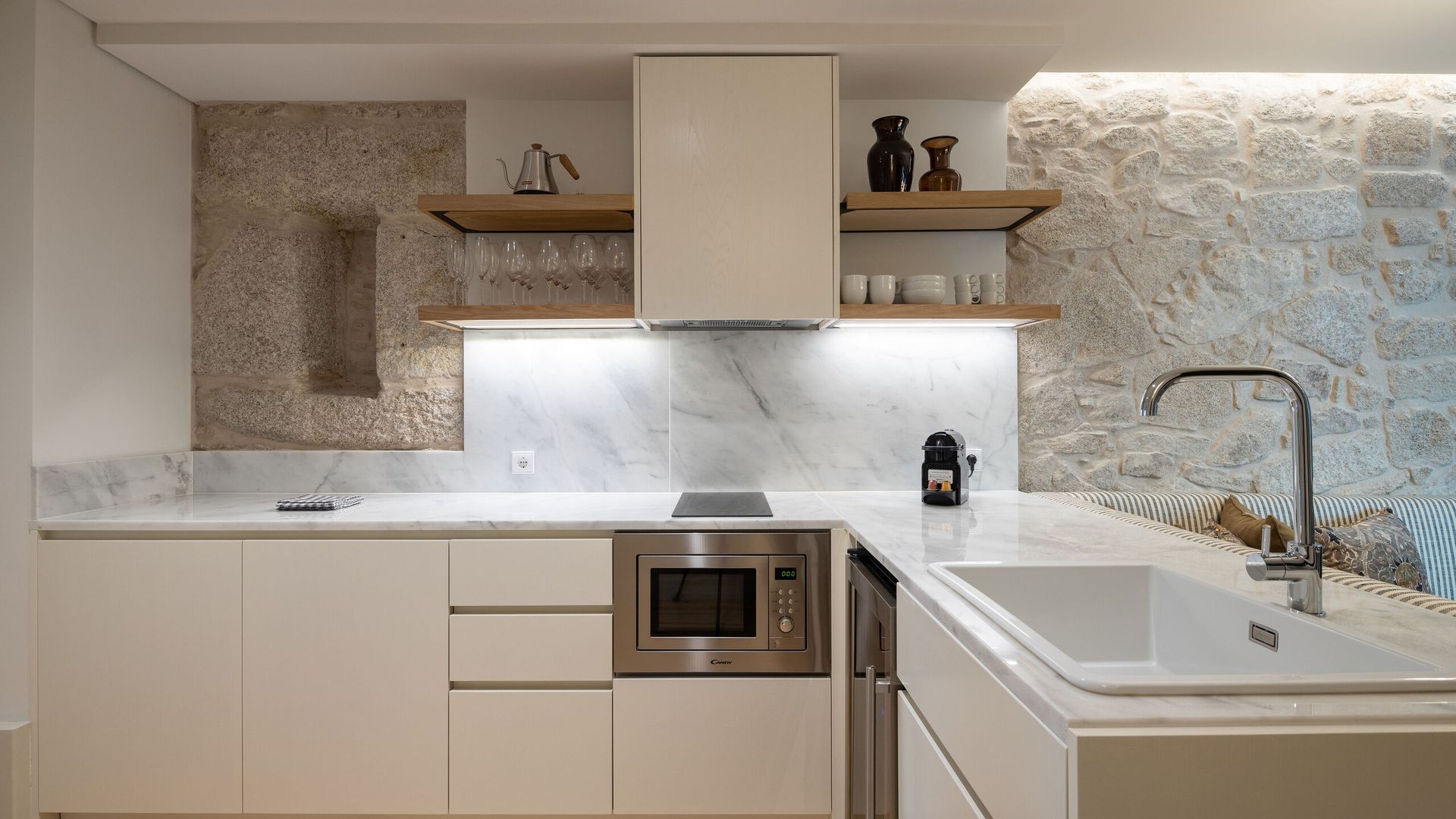 2-Bedroom Apartment in Porto Laranjais