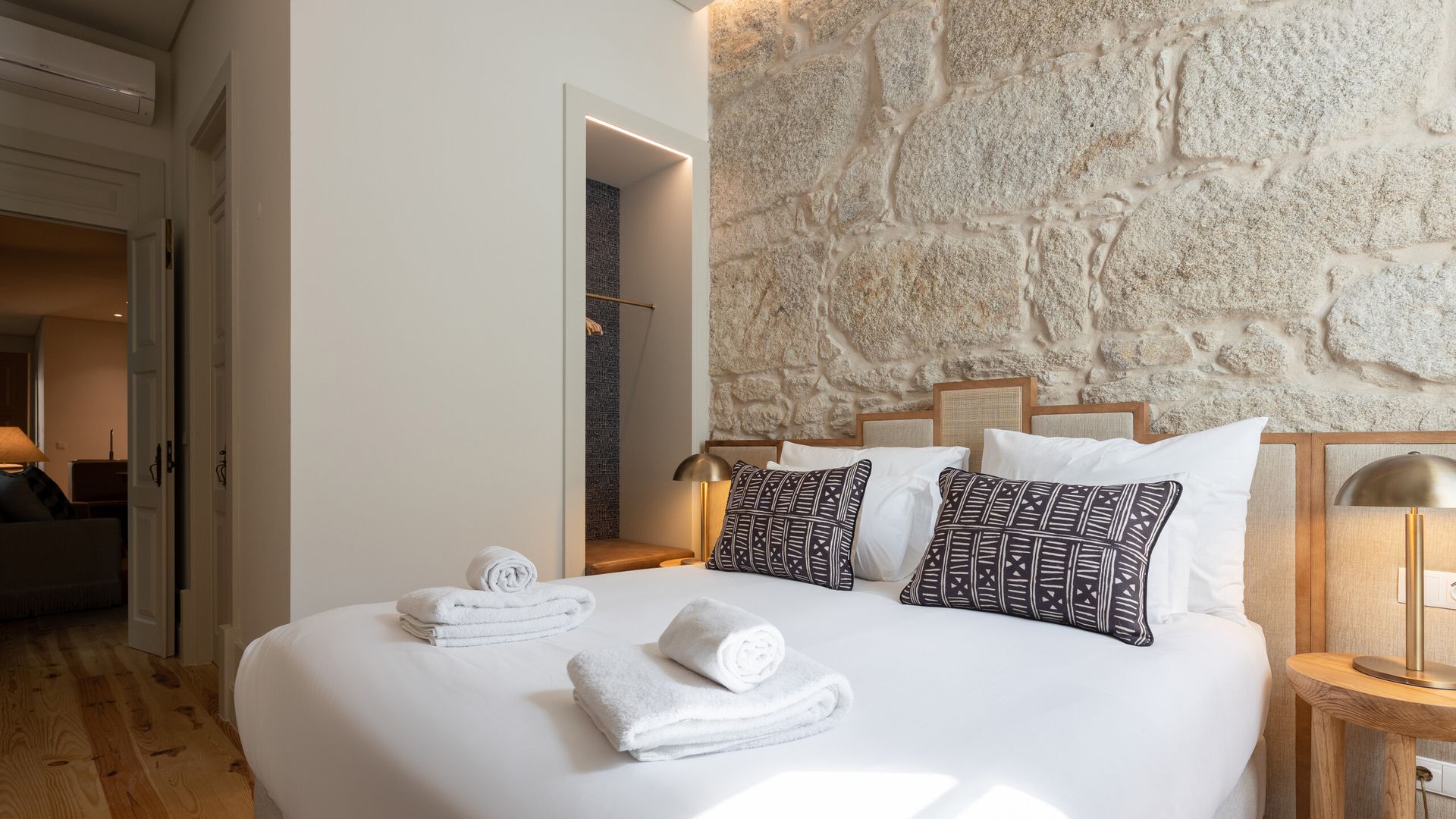 2-Bedroom Apartment in Porto Laranjais