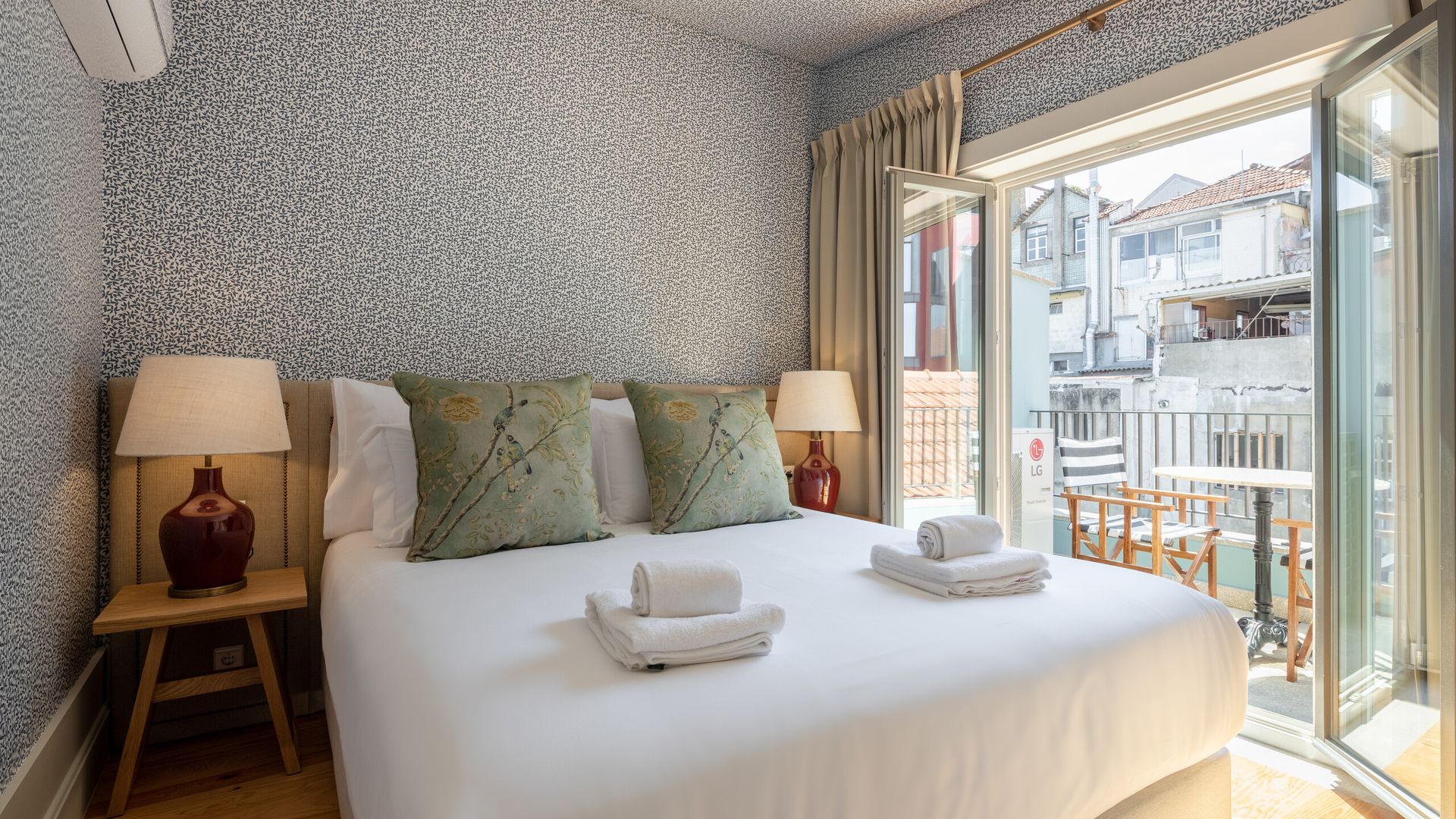 2-Bedroom Apartment in Porto Laranjais
