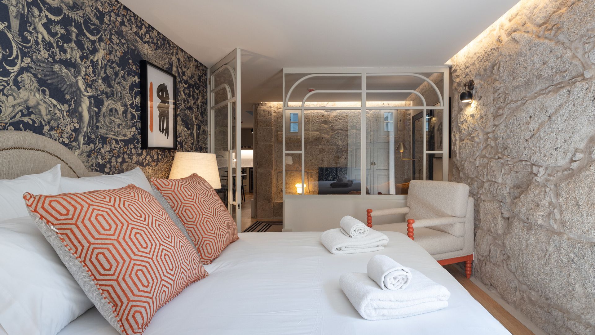 1-Bedroom Apartment in Porto Laranjais