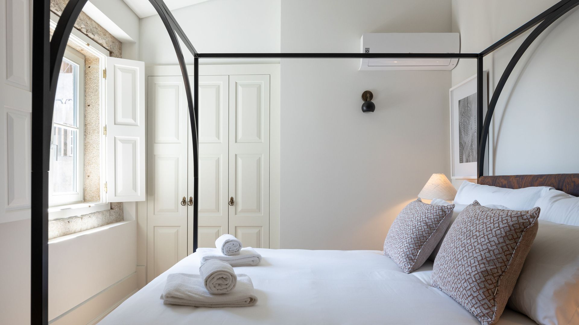 1-Bedroom Apartment in Porto Laranjais