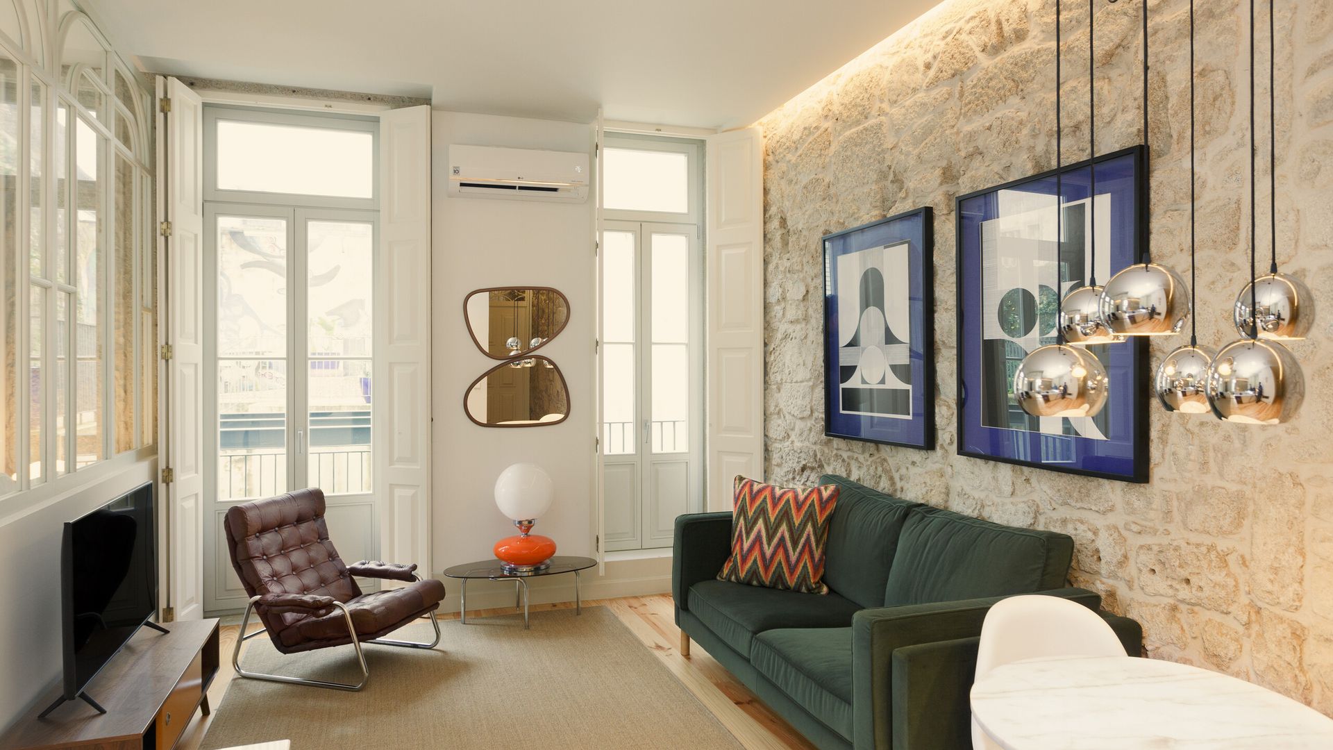 1-Bedroom Apartment in Porto Laranjais