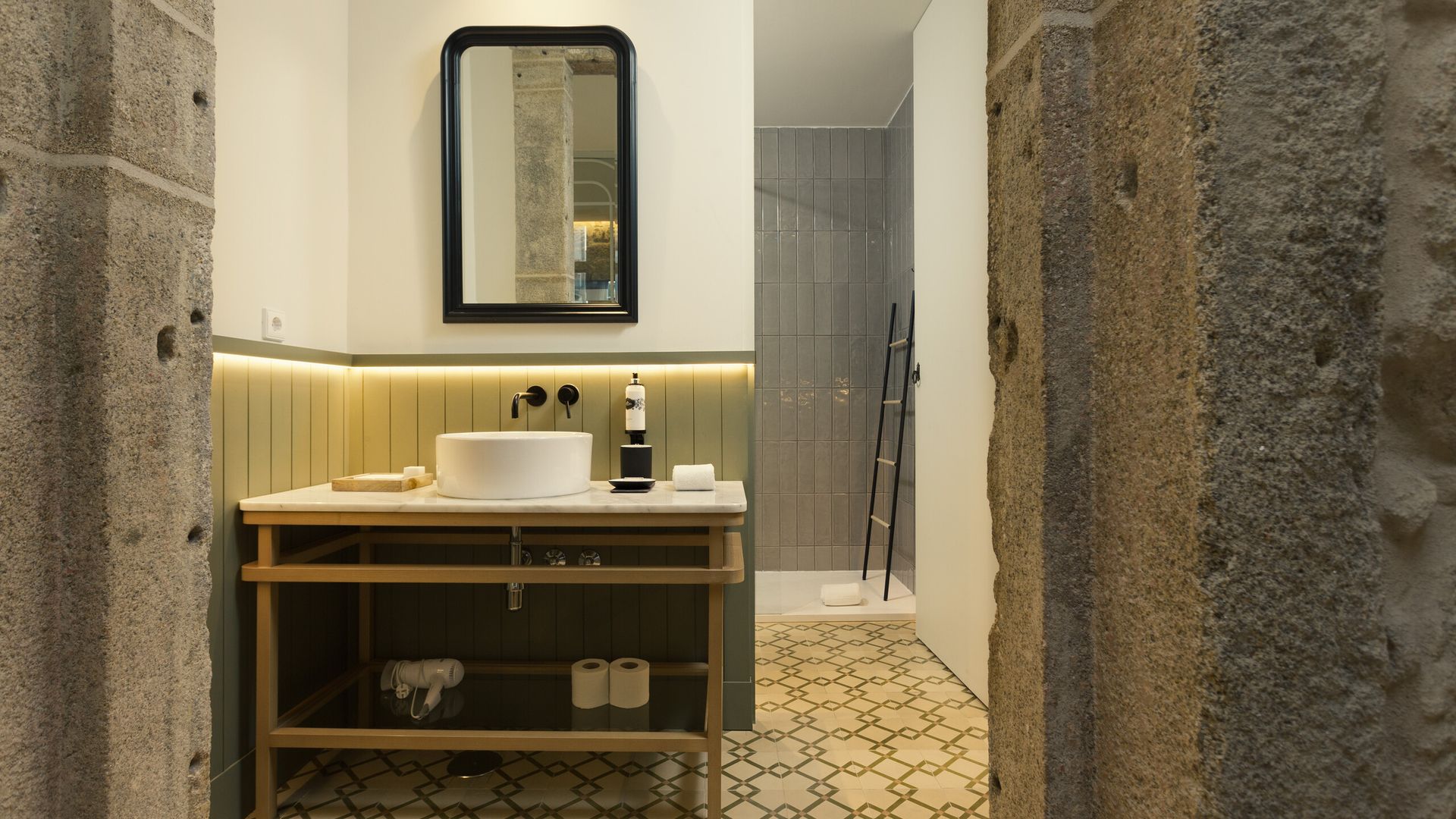 1-Bedroom Apartment in Porto Laranjais